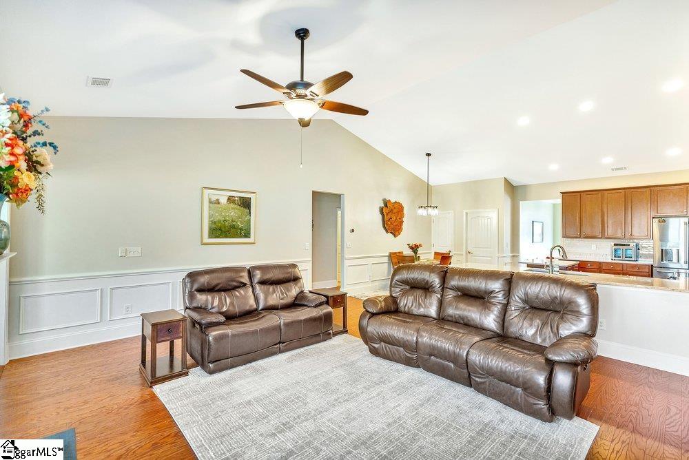1003 Hillcrest Court Property Photo 18