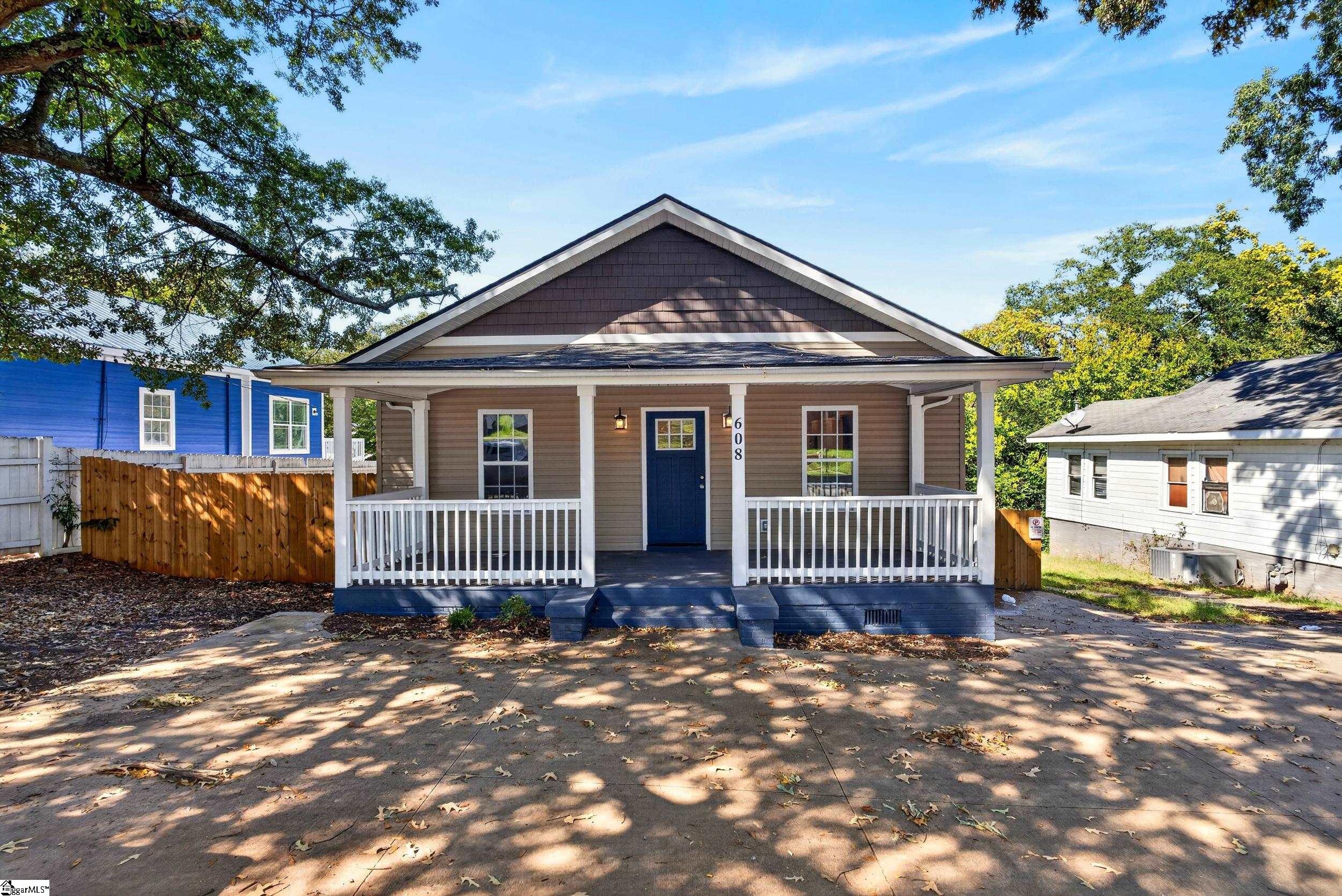 608 Easley Bridge Road Property Photo 1