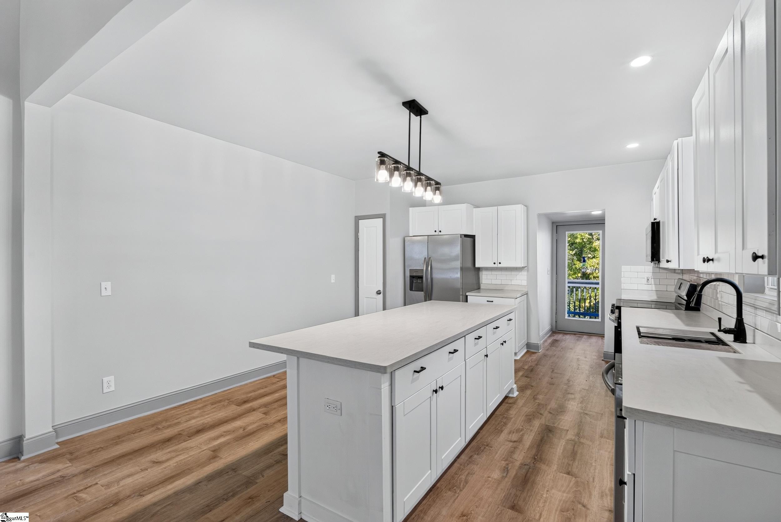 608 Easley Bridge Road Property Photo 8