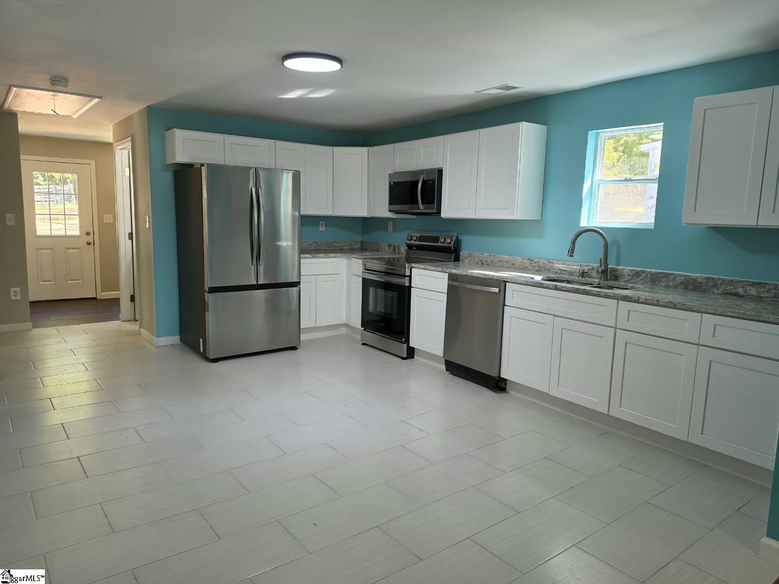 112 Downs Street Property Photo 4