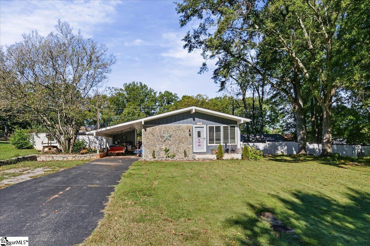 225 Hicks Drive Property Photo 1