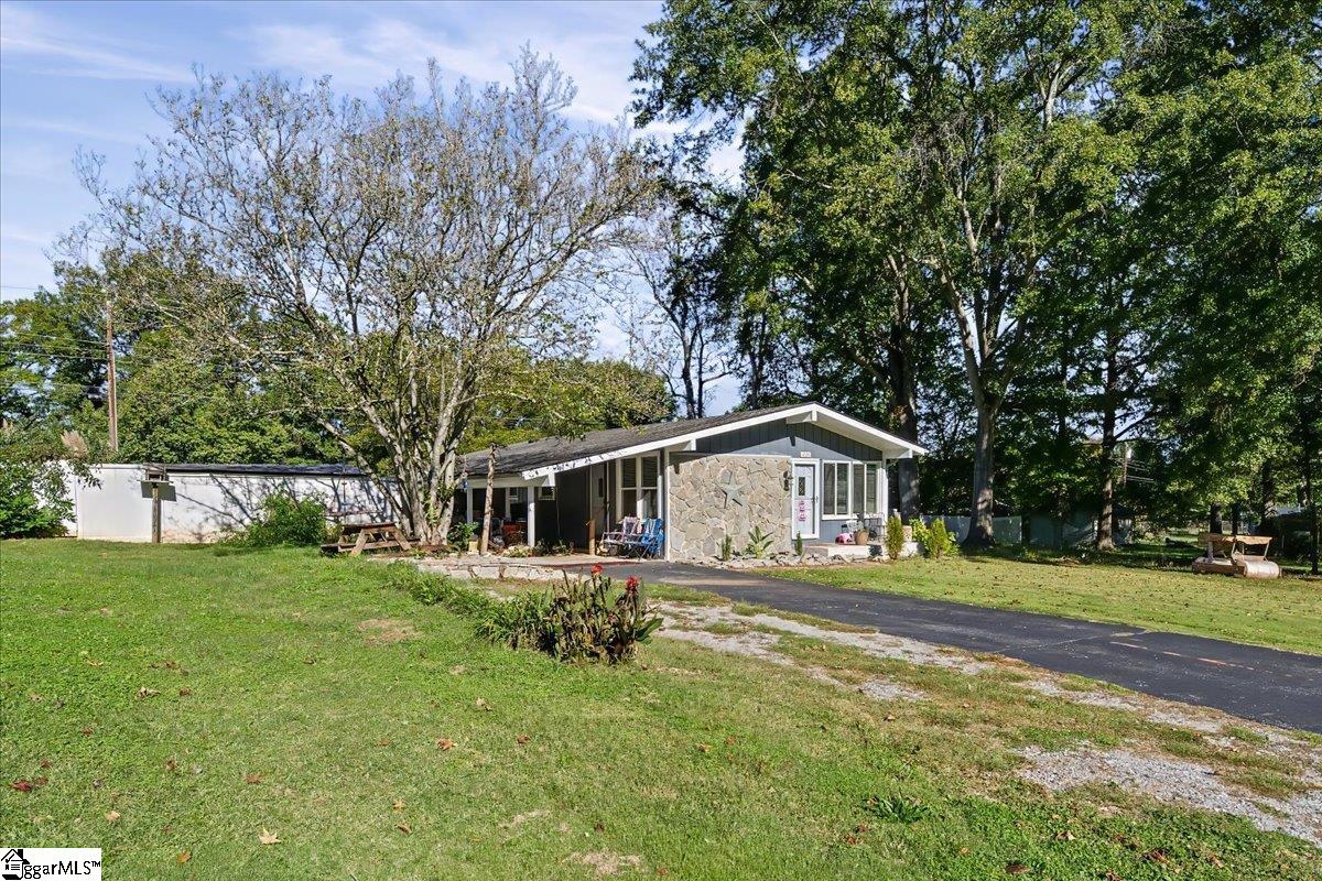 225 Hicks Drive Property Photo 2