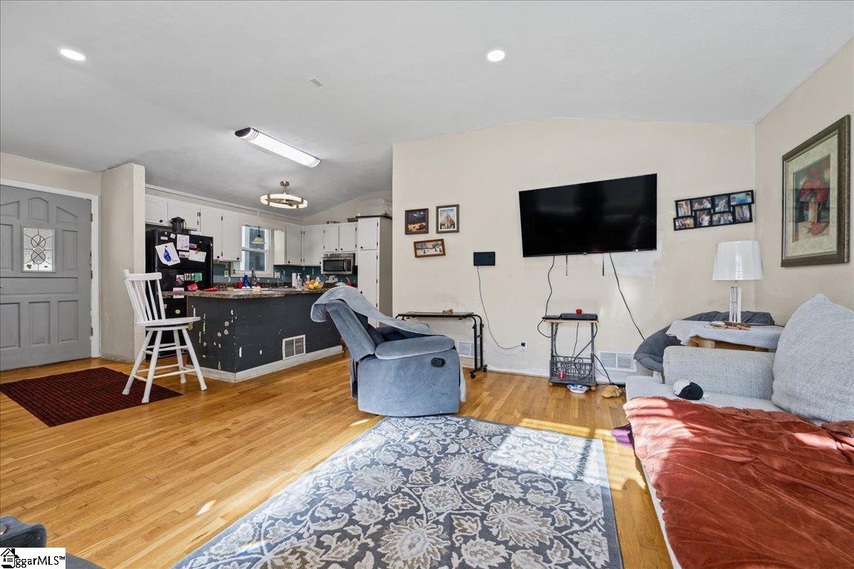 225 Hicks Drive Property Photo 8