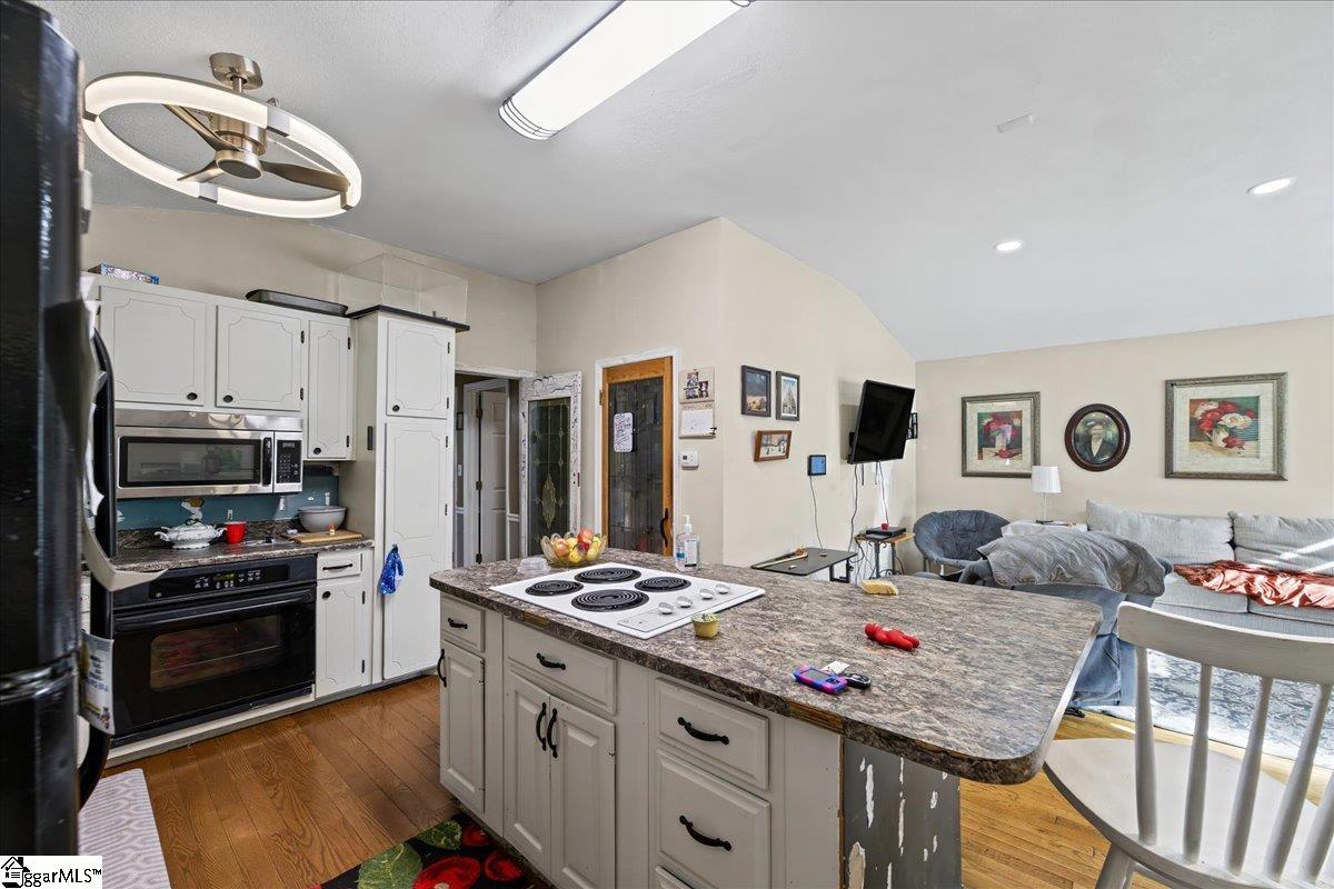 225 Hicks Drive Property Photo 11