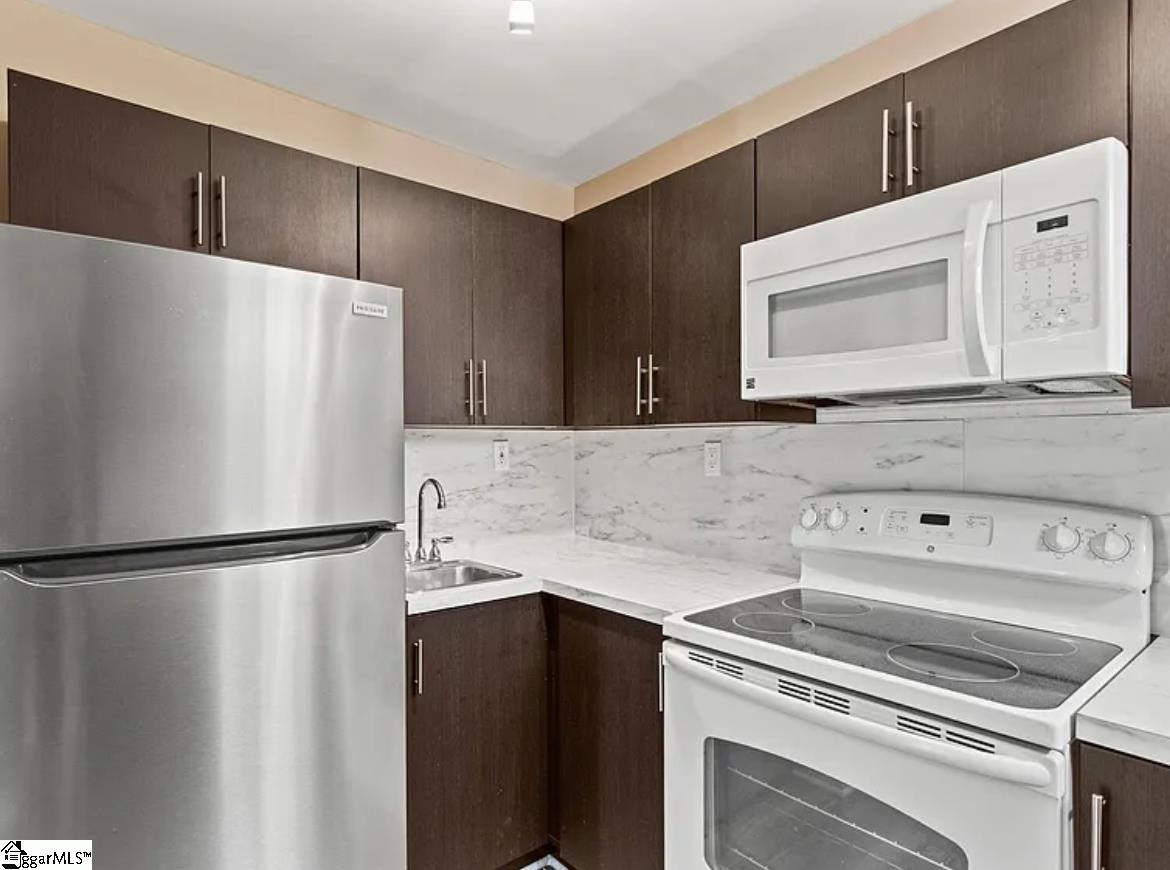 11 Lynhurst Drive Property Photo 8