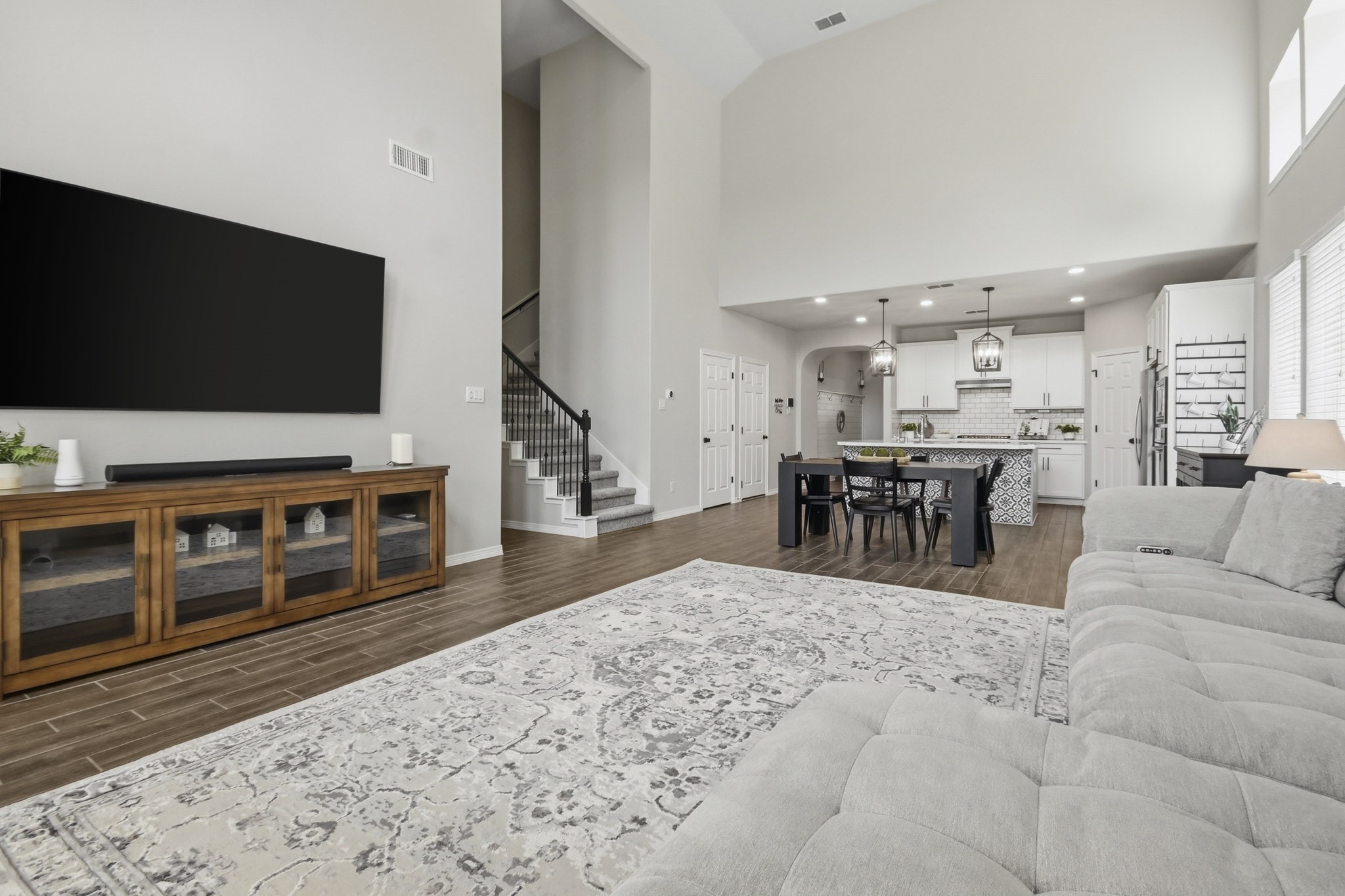 2715 Parker Oak Pass Property Photo 17