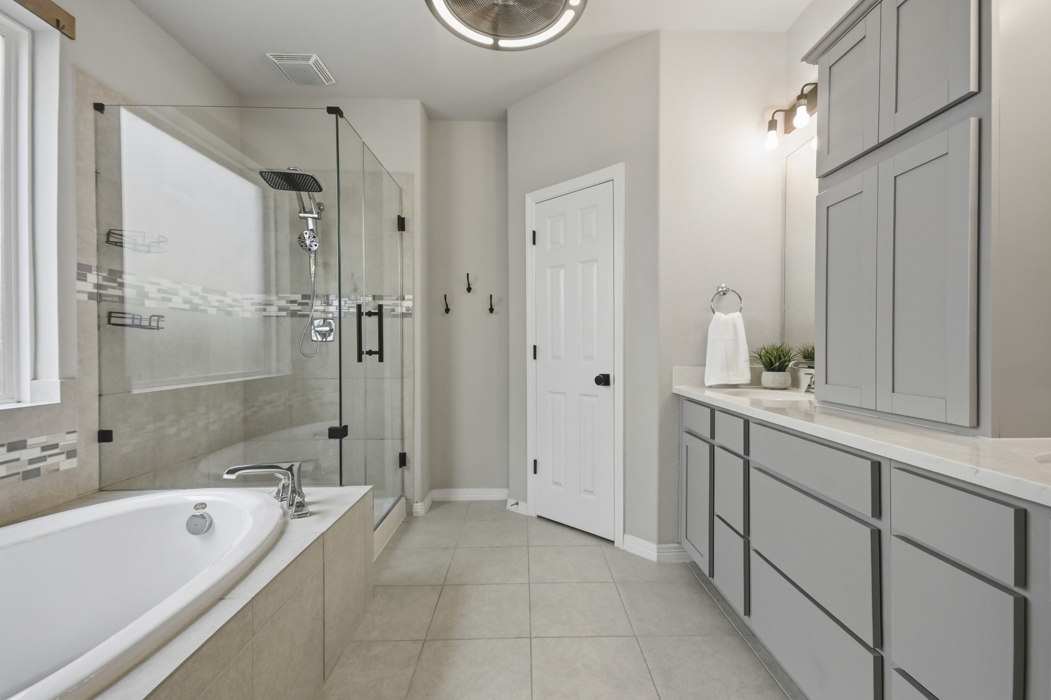 2715 Parker Oak Pass Property Photo 22
