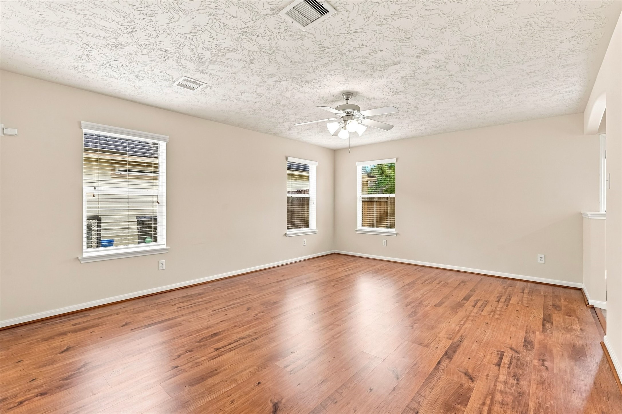 12563 Chiswick Road Property Photo 4