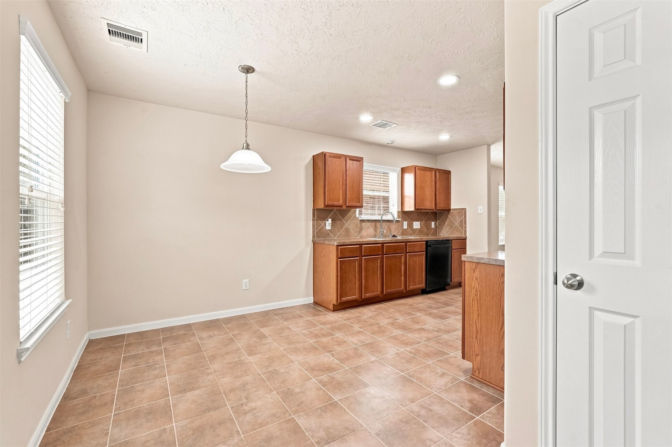 12563 Chiswick Road Property Photo 9