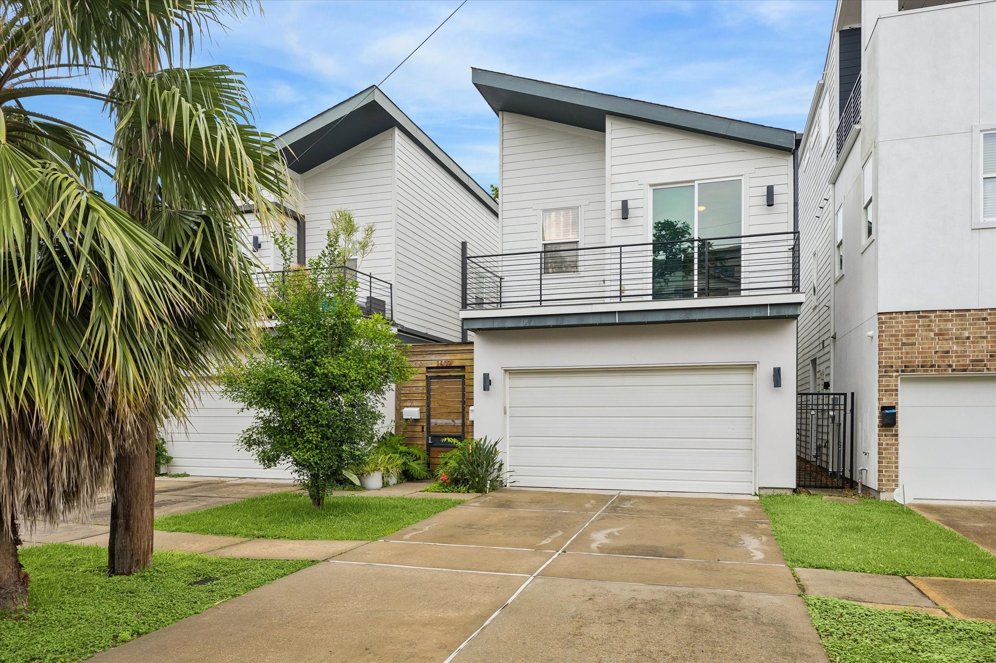 1609 Saint Charles Street B Property Photo 1