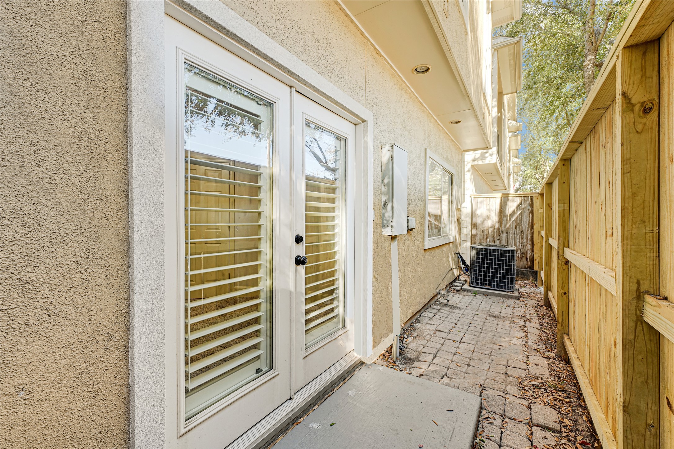 5206 Washington Avenue Property Photo 5