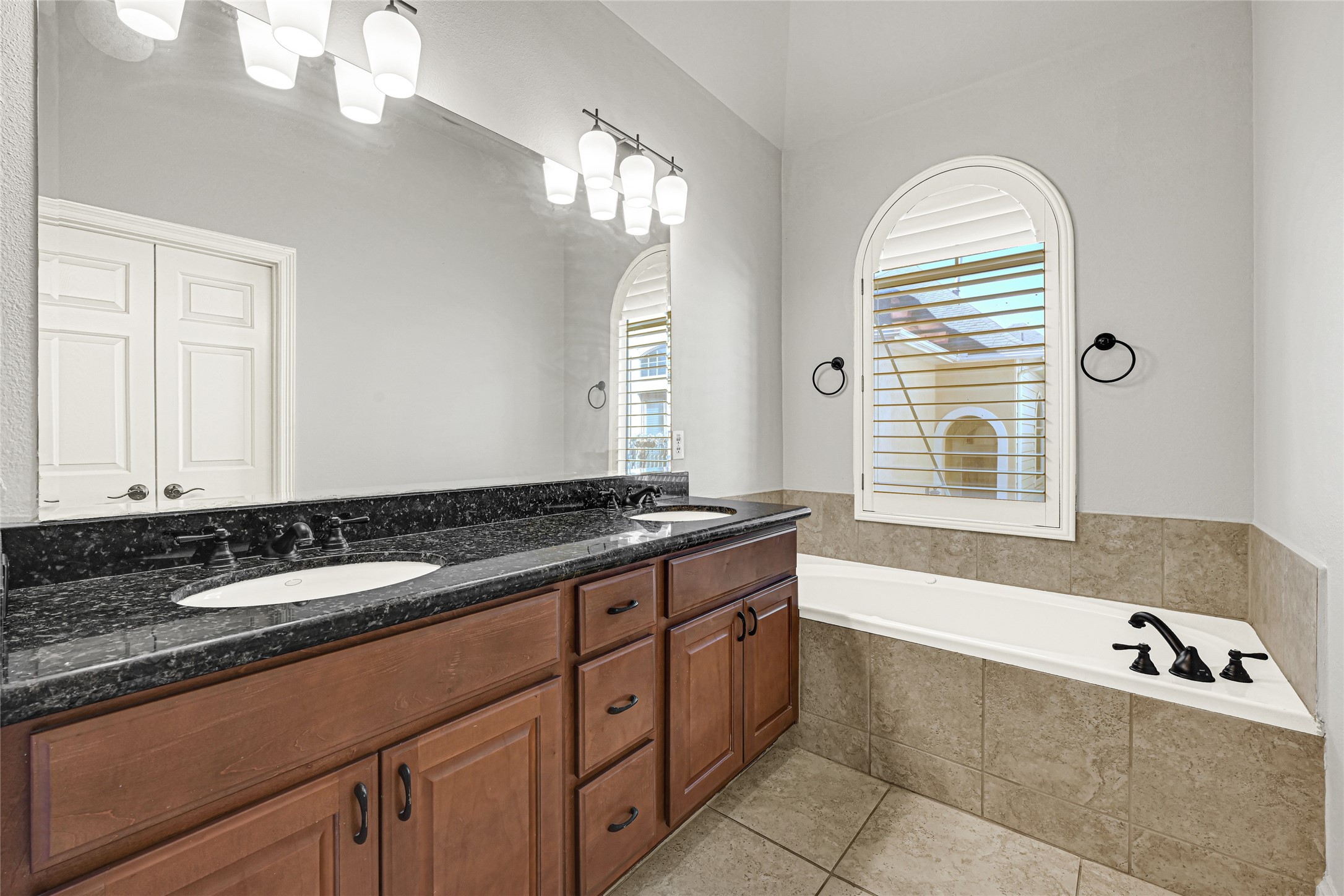 5206 Washington Avenue Property Photo 17
