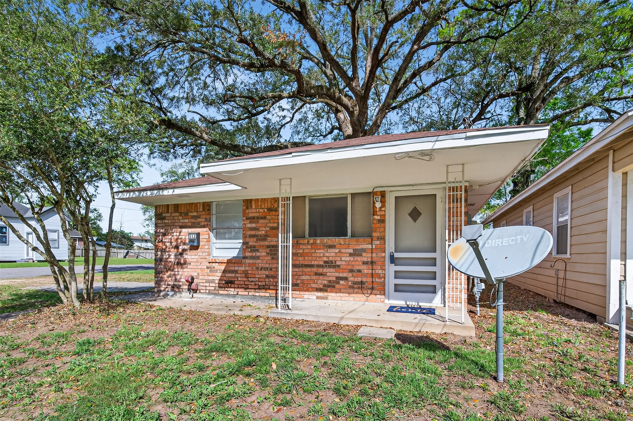 312 Travis Street Property Photo 1