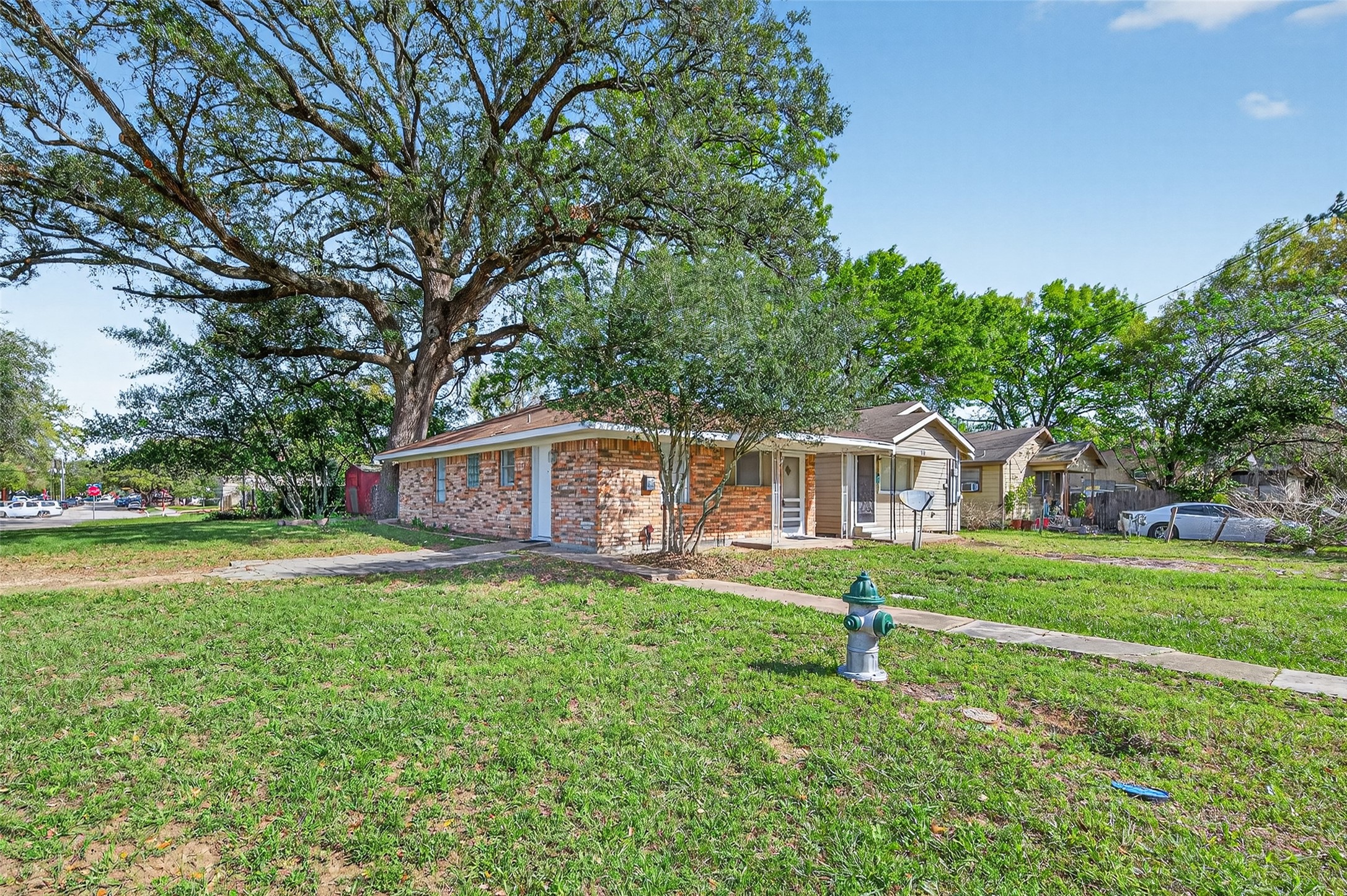 312 Travis Street Property Photo 2