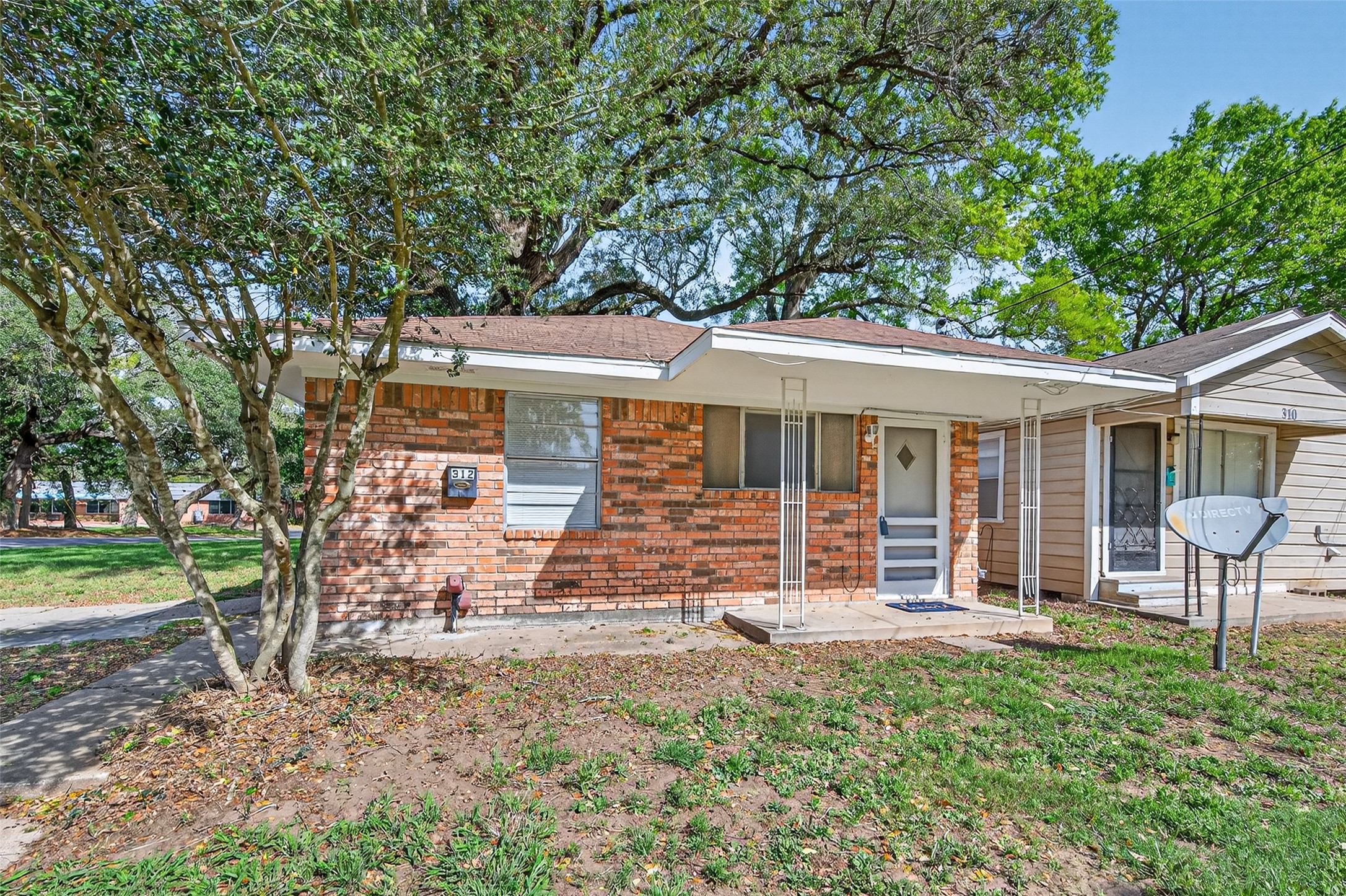 312 Travis Street Property Photo 3