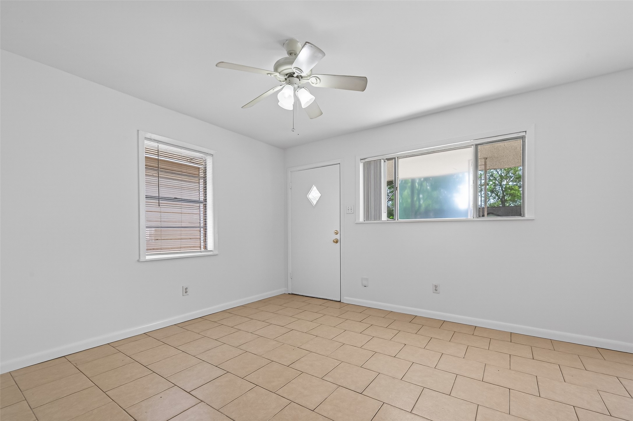 312 Travis Street Property Photo 4