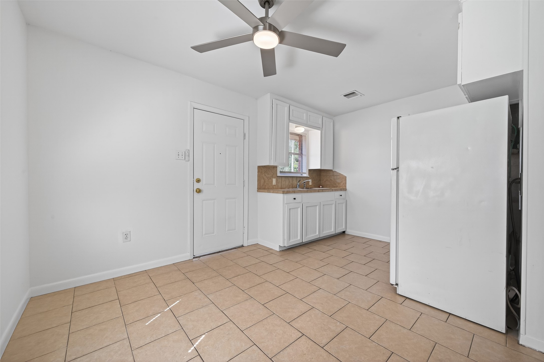 312 Travis Street Property Photo 9