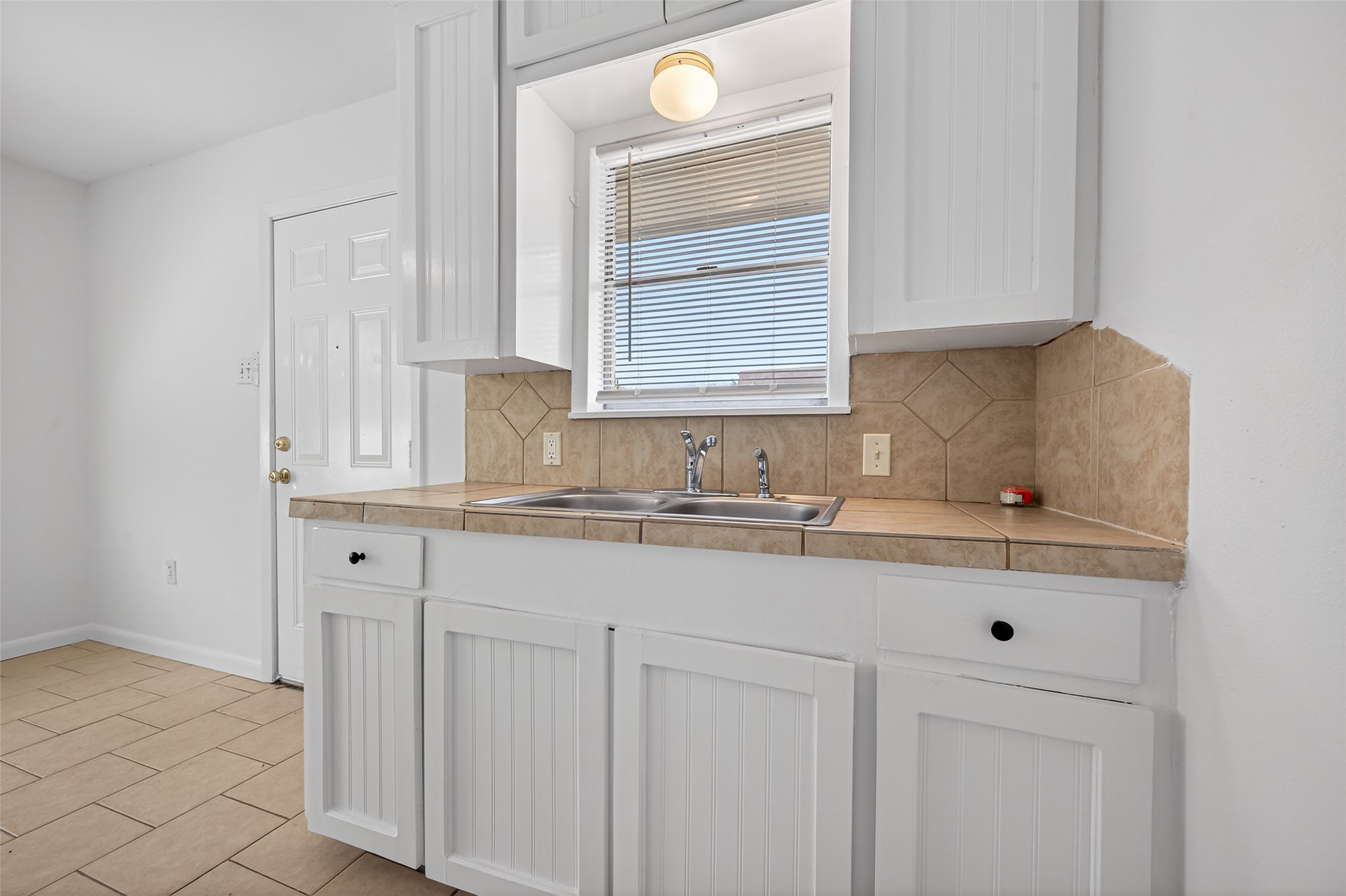312 Travis Street Property Photo 11