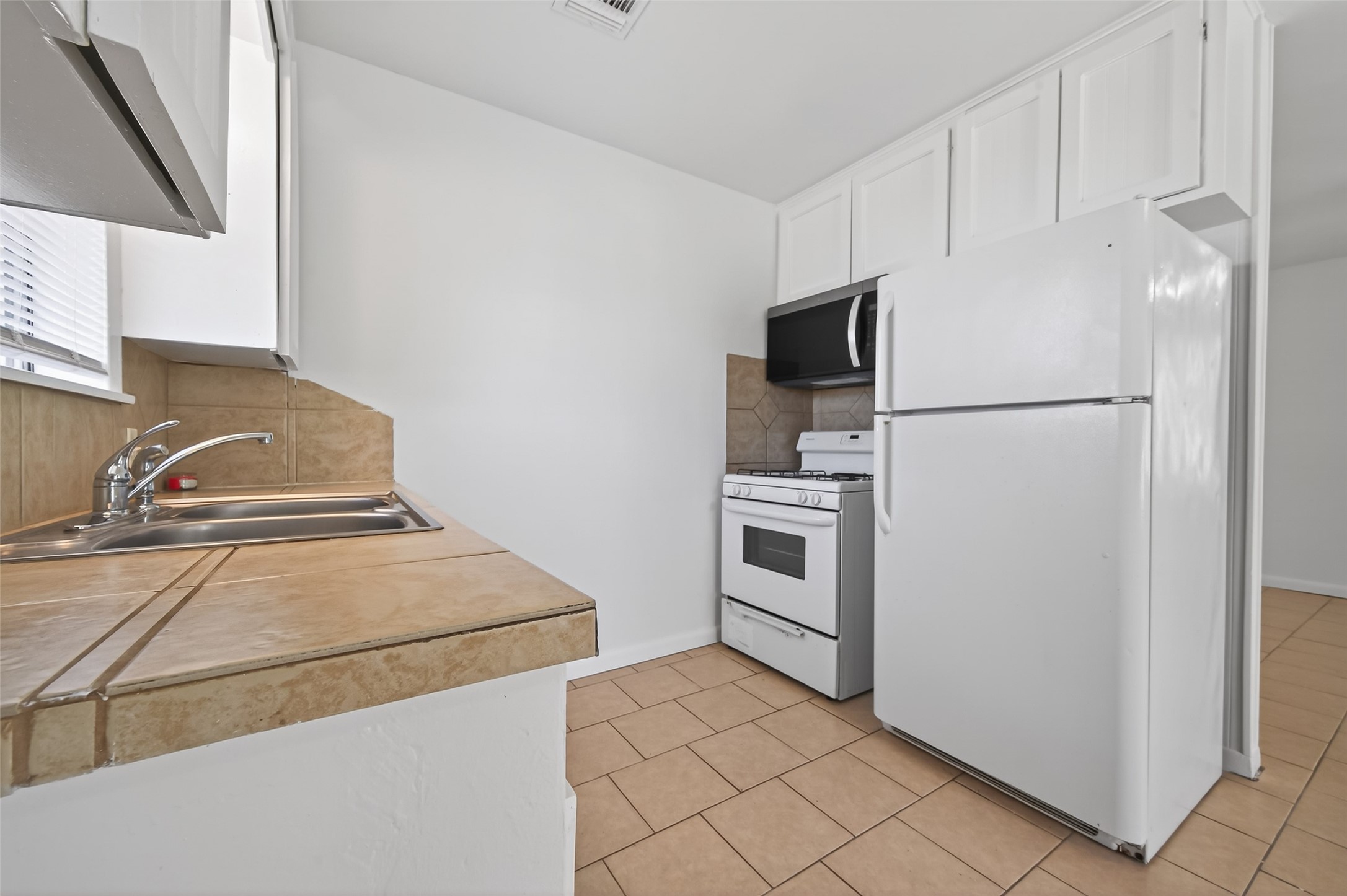 312 Travis Street Property Photo 13
