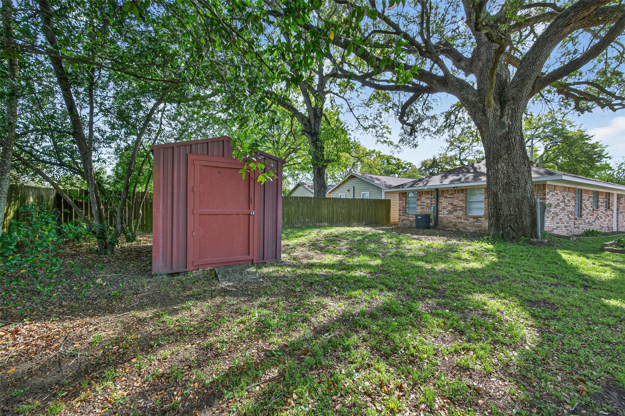 312 Travis Street Property Photo 27