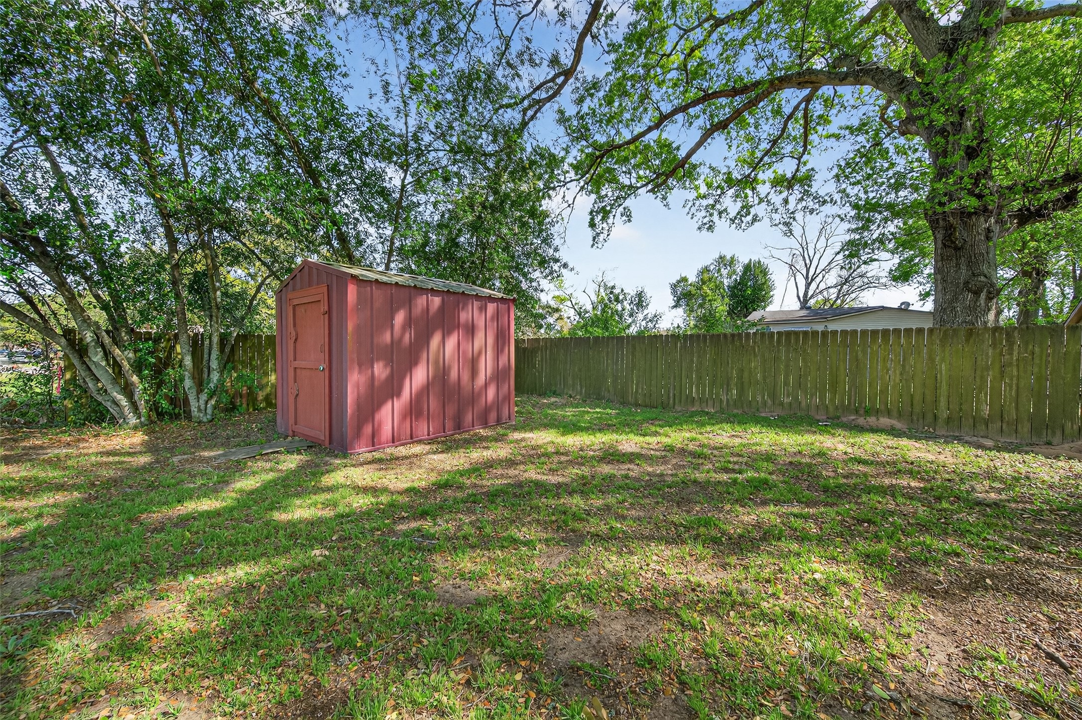312 Travis Street Property Photo 28