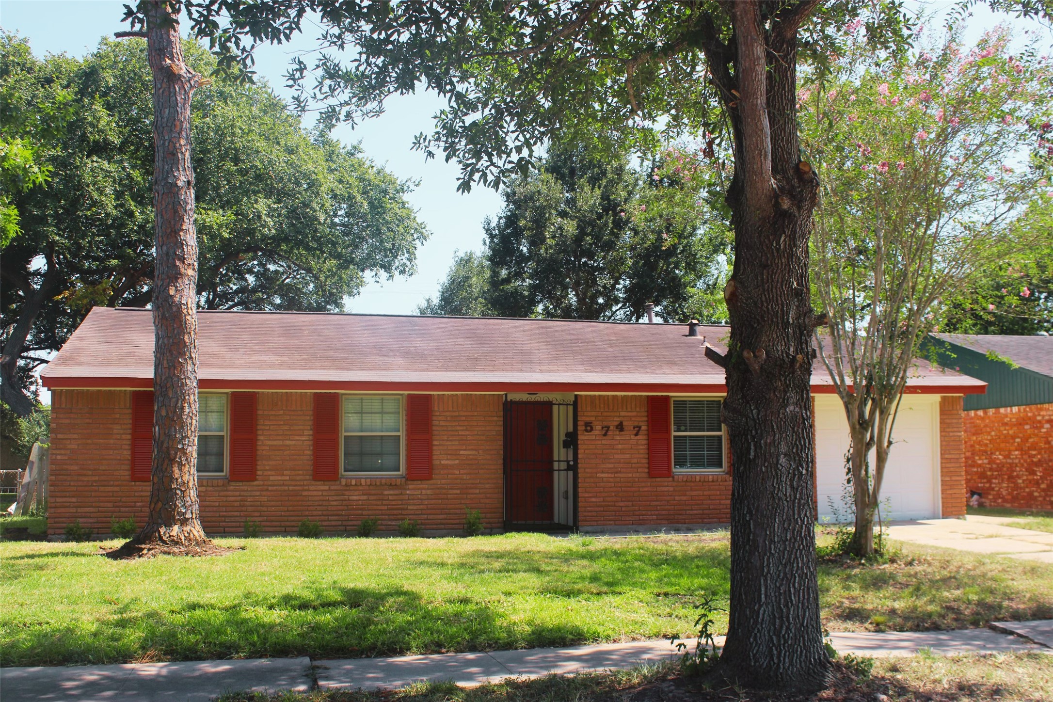 5747 Greencraig Drive Property Photo 3