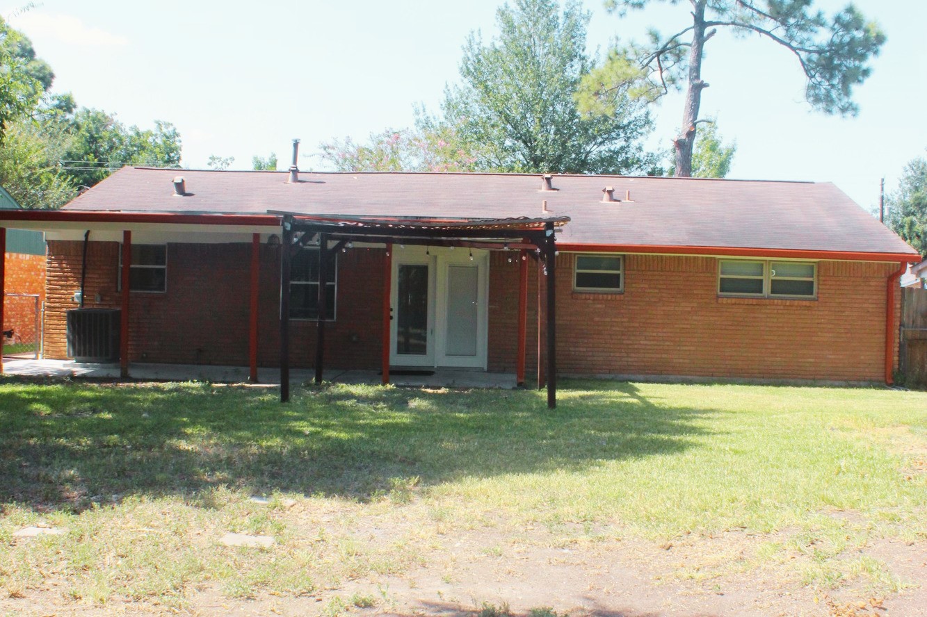 5747 Greencraig Drive Property Photo 5