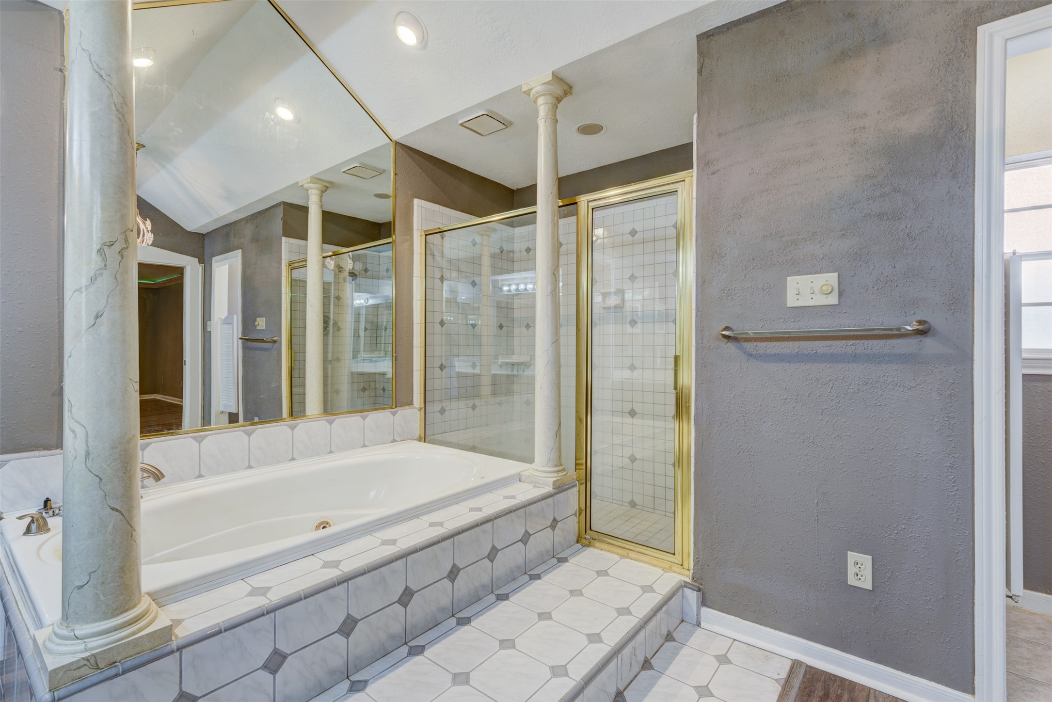 6502 Inverness Way Property Photo 17
