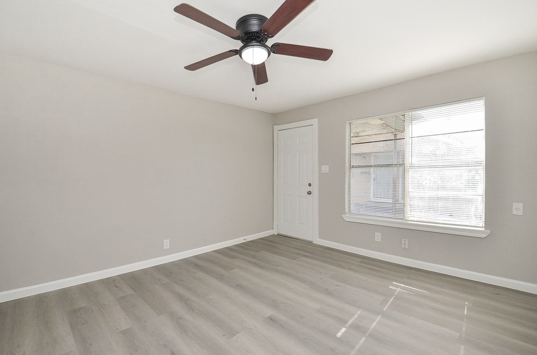 6010 Collingsworth 2 Property Photo 5