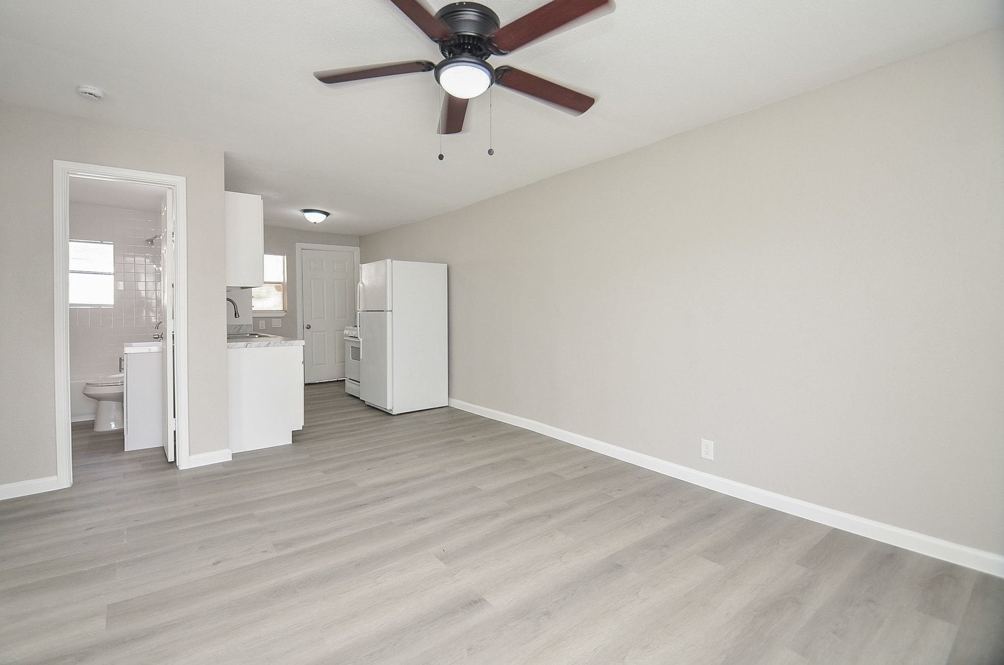 6010 Collingsworth 2 Property Photo 6