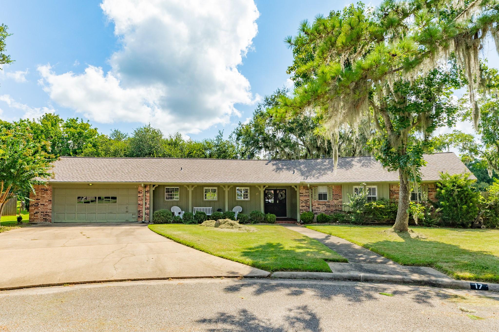17 Seminole Lane, West Columbia TX 77486 Property Photo 1