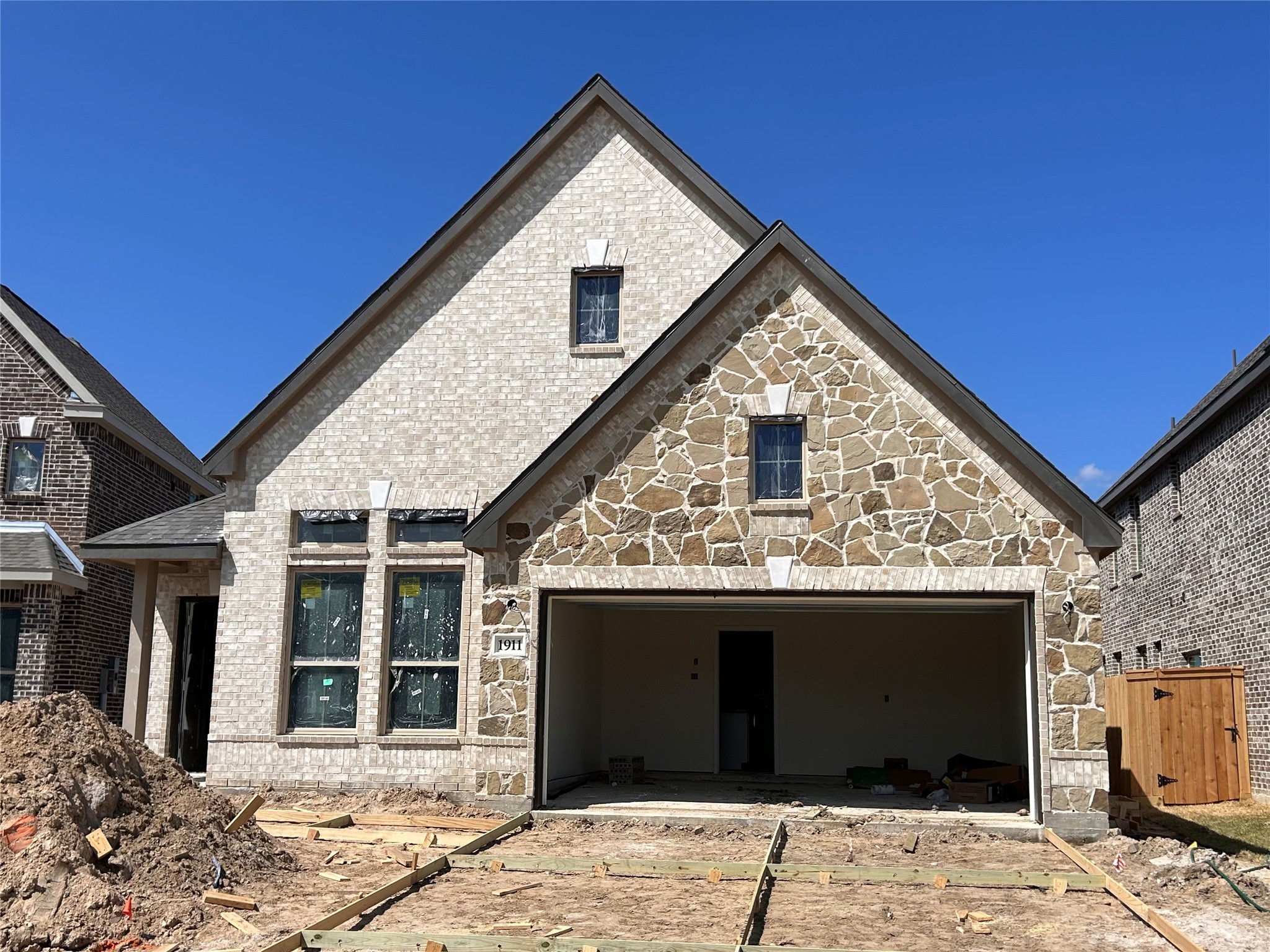 1911 Middle Pass Lane Property Photo