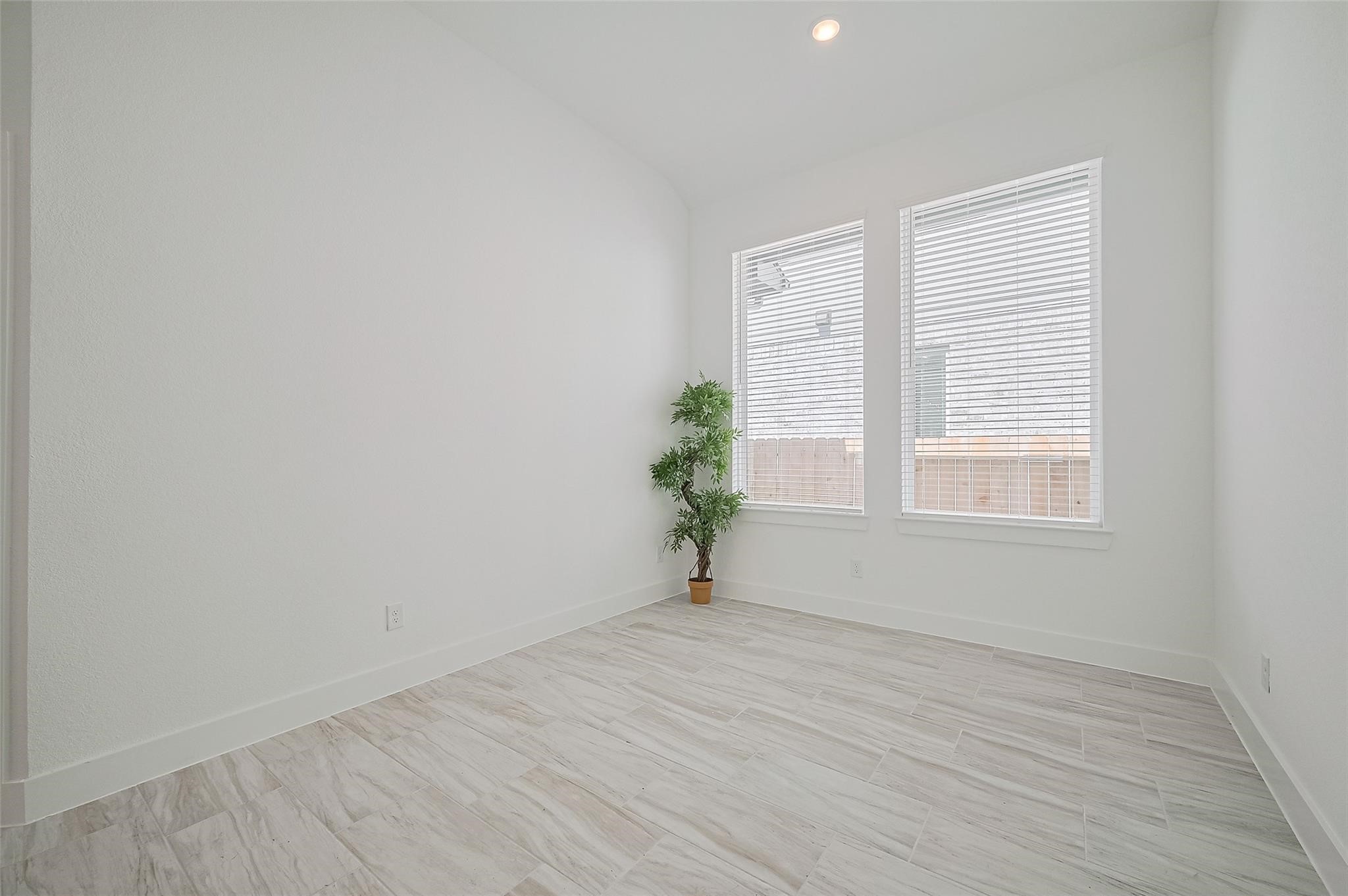 3328 Voda Bend Dr Property Photo 6