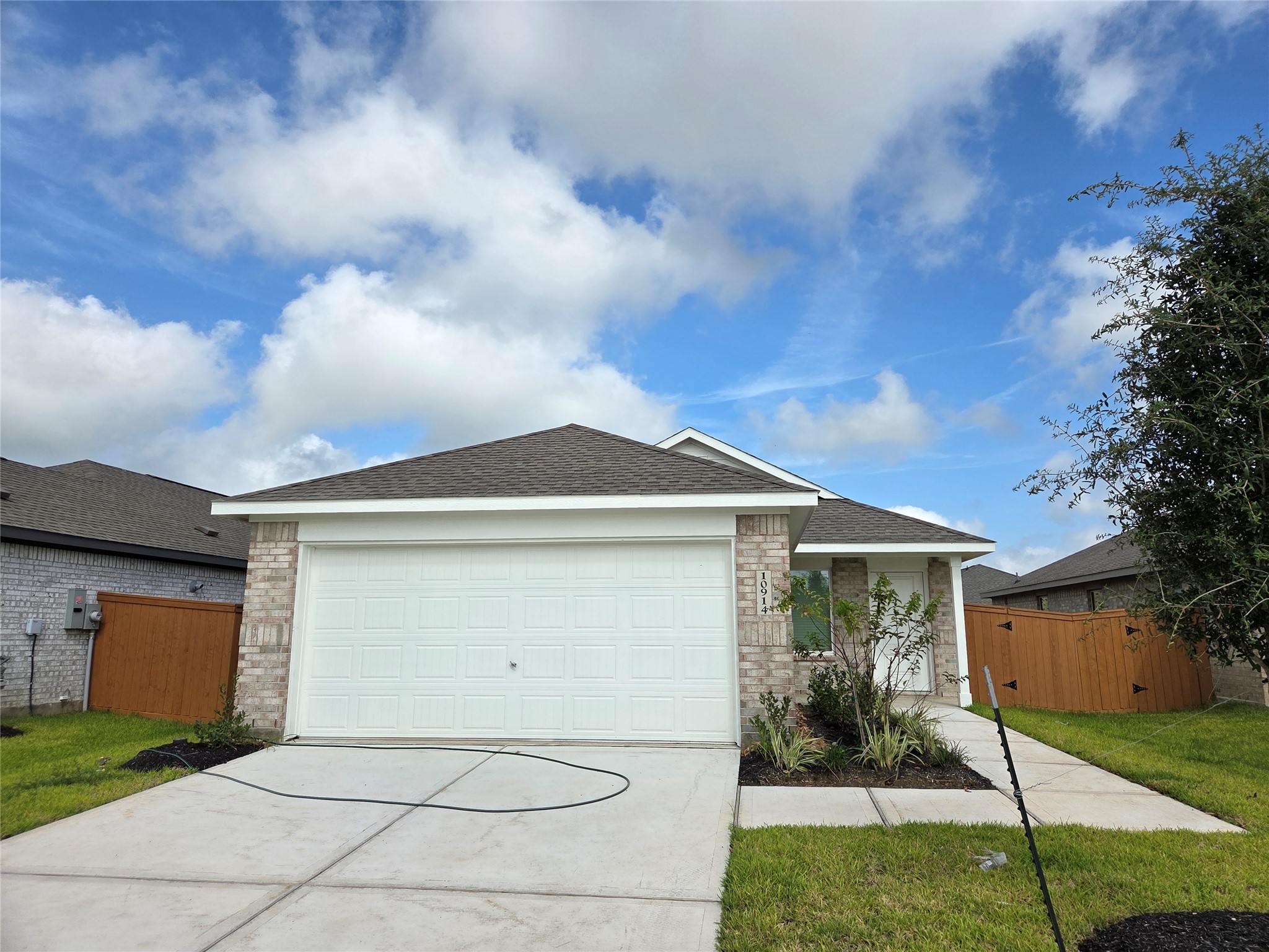 10914 Silver Canoe Drive Property Photo 1