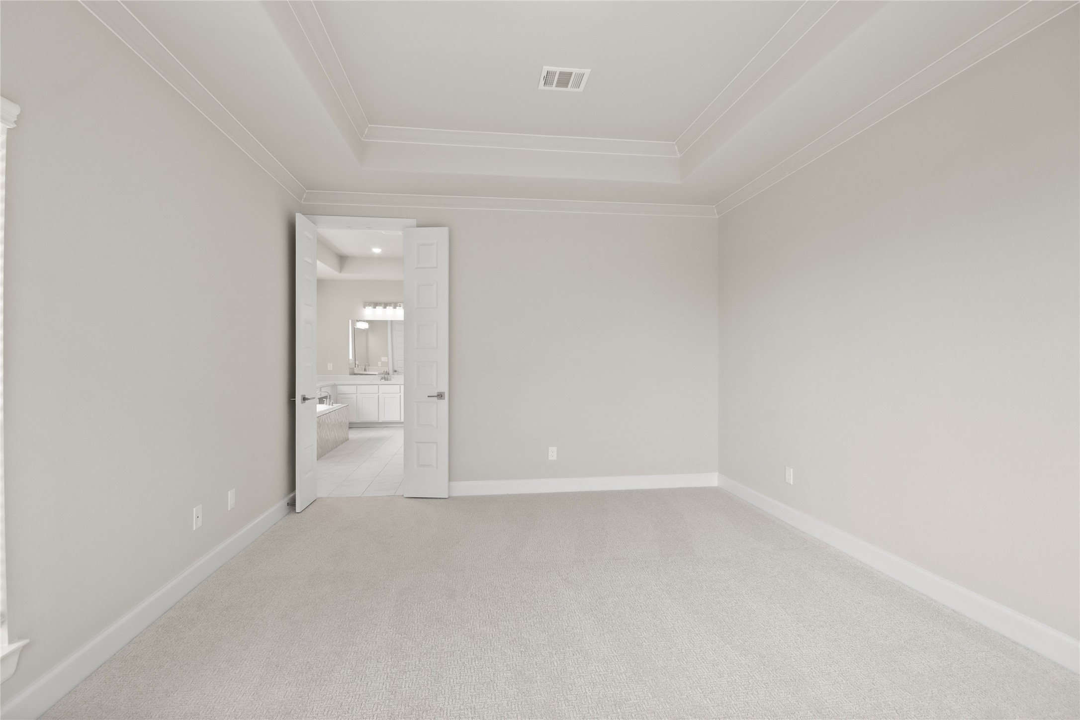 136 Peninsula Point Drive Property Photo 15