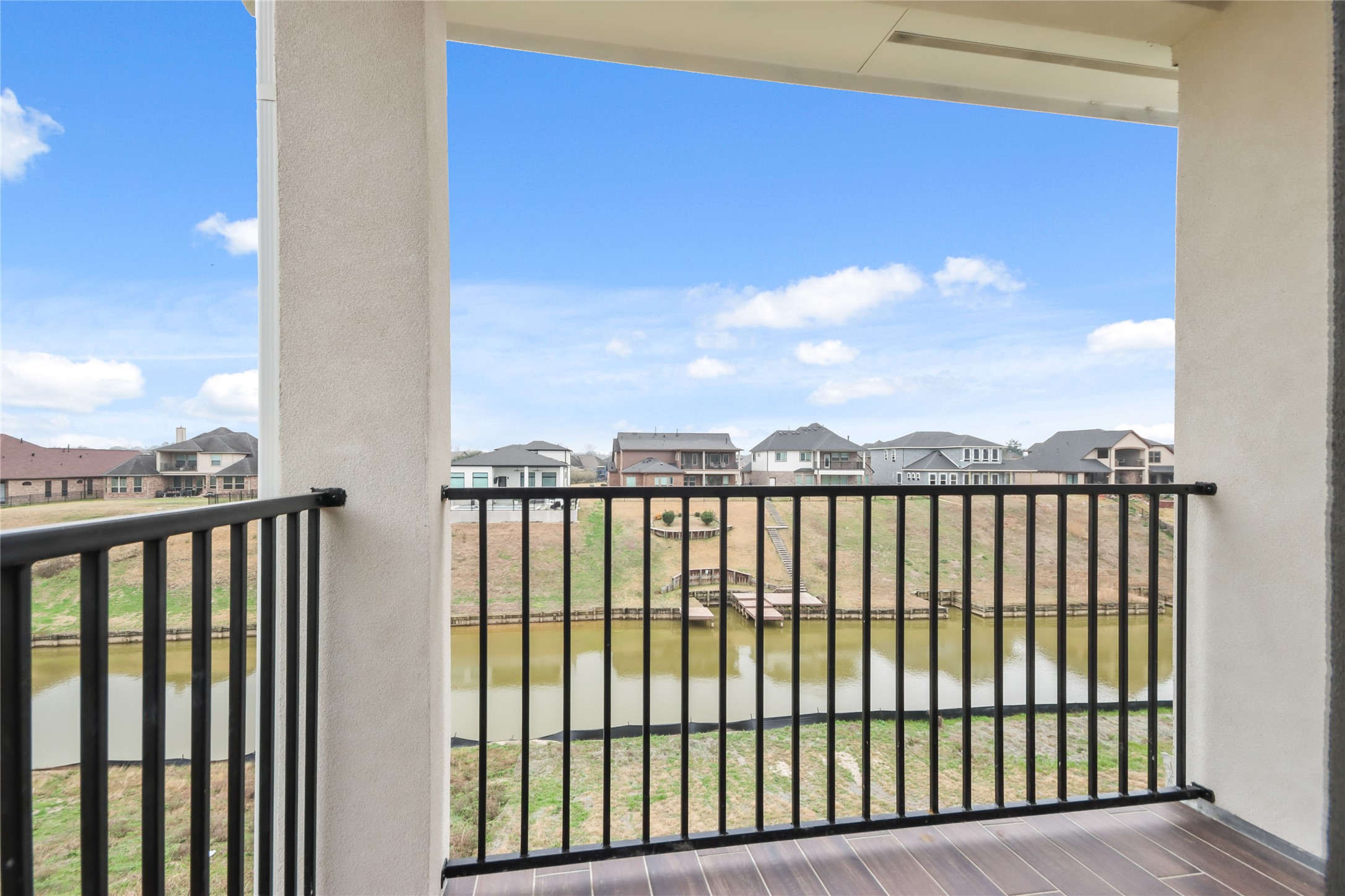 136 Peninsula Point Drive Property Photo 16