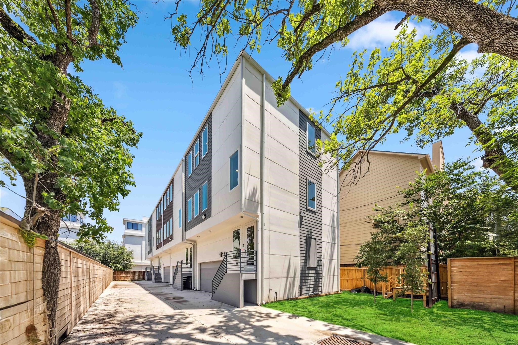 1113 W 21st Street Property Photo 1