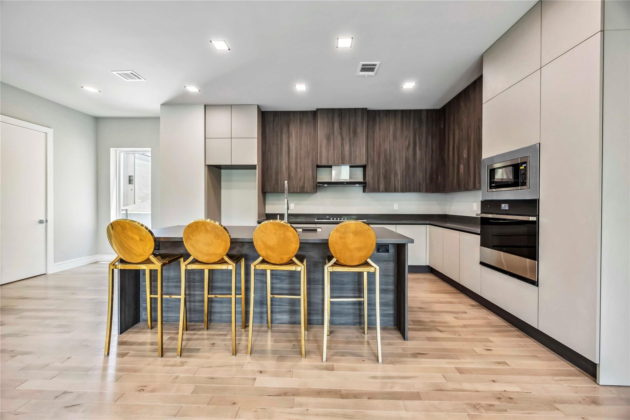 1113 W 21st Street Property Photo 6
