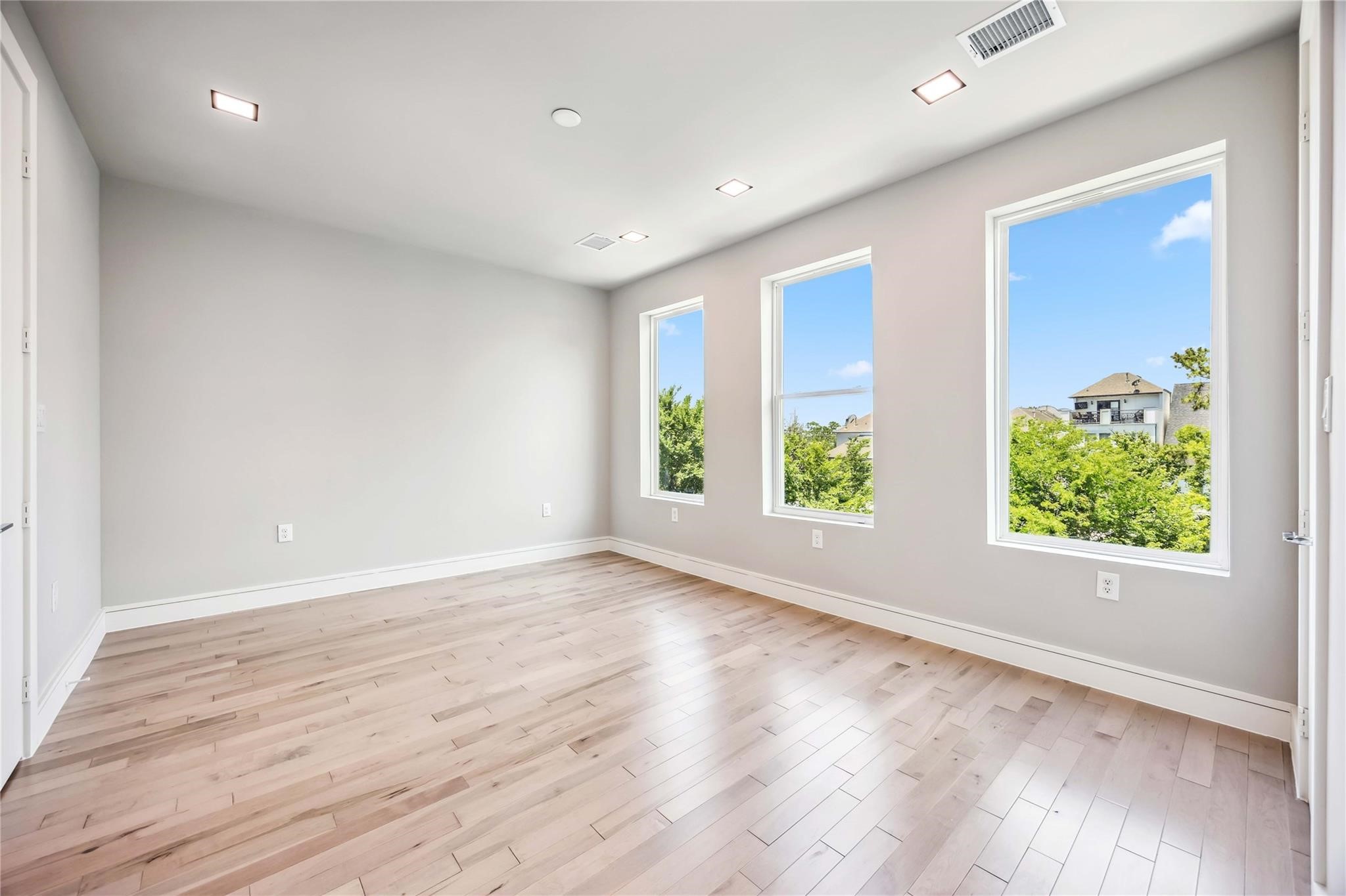 1113 W 21st Street Property Photo 33
