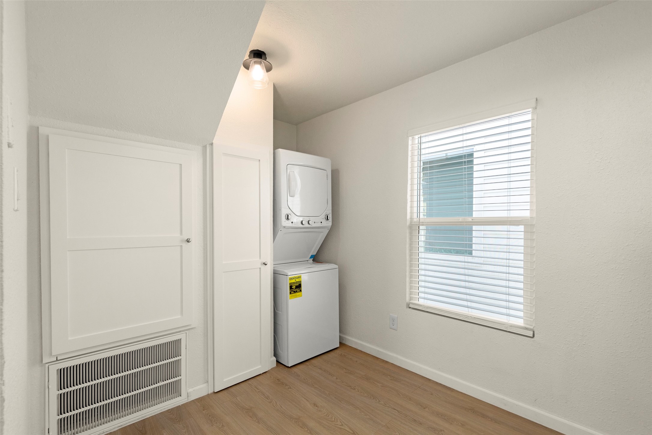 6327 Illinois Street A Property Photo 10