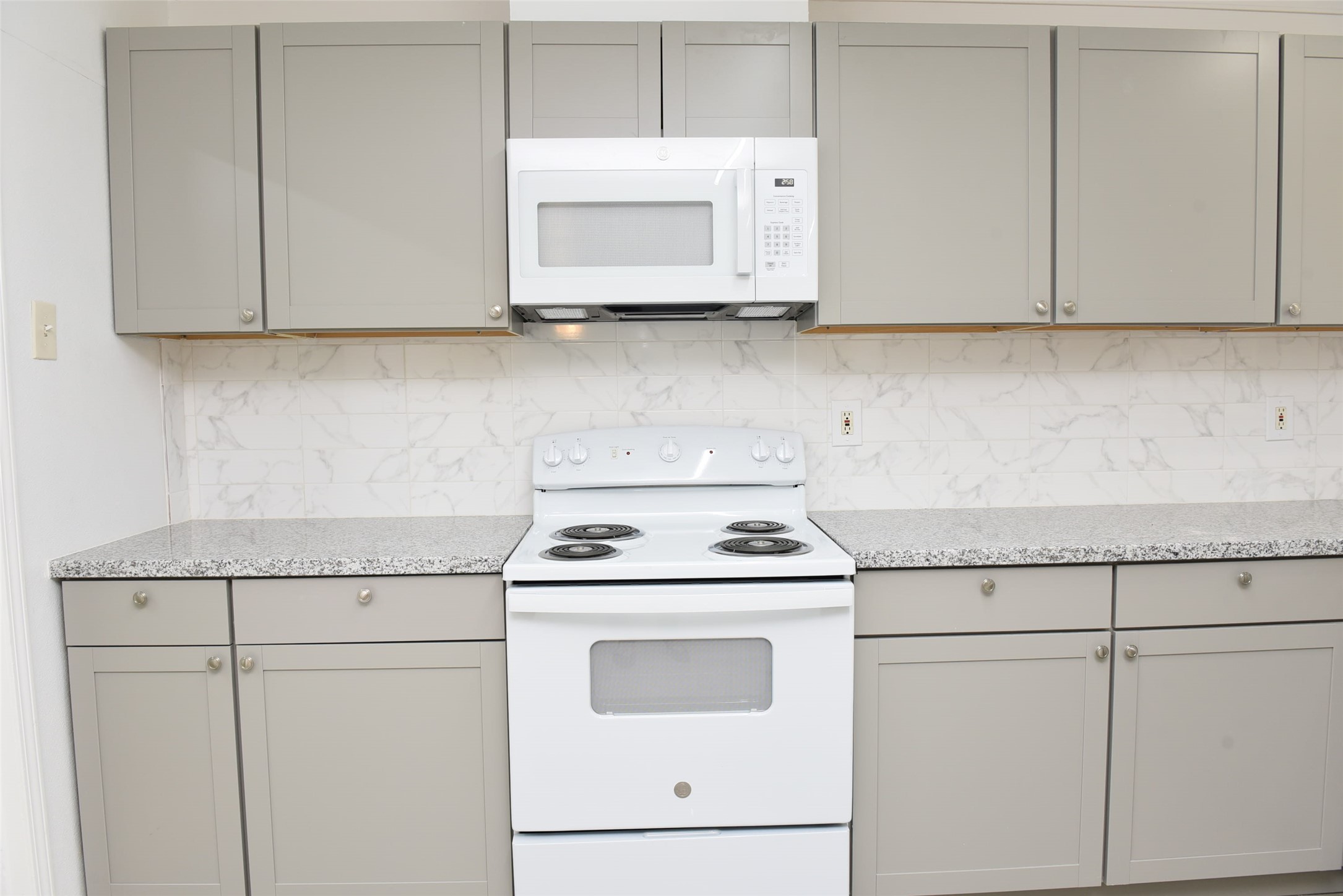 6414 Grape Street Property Photo 3