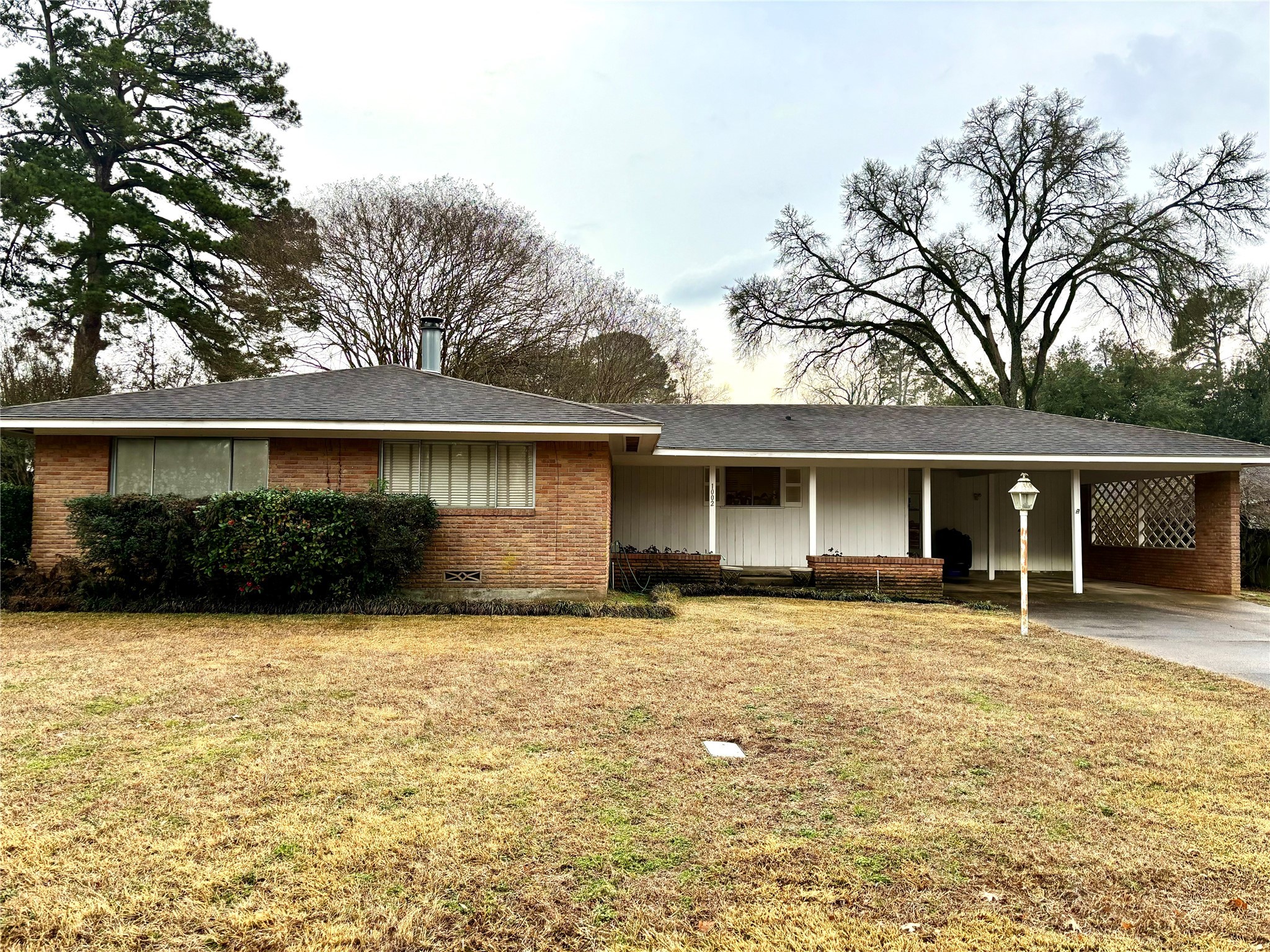1002 E Redbud Avenue Property Photo 1