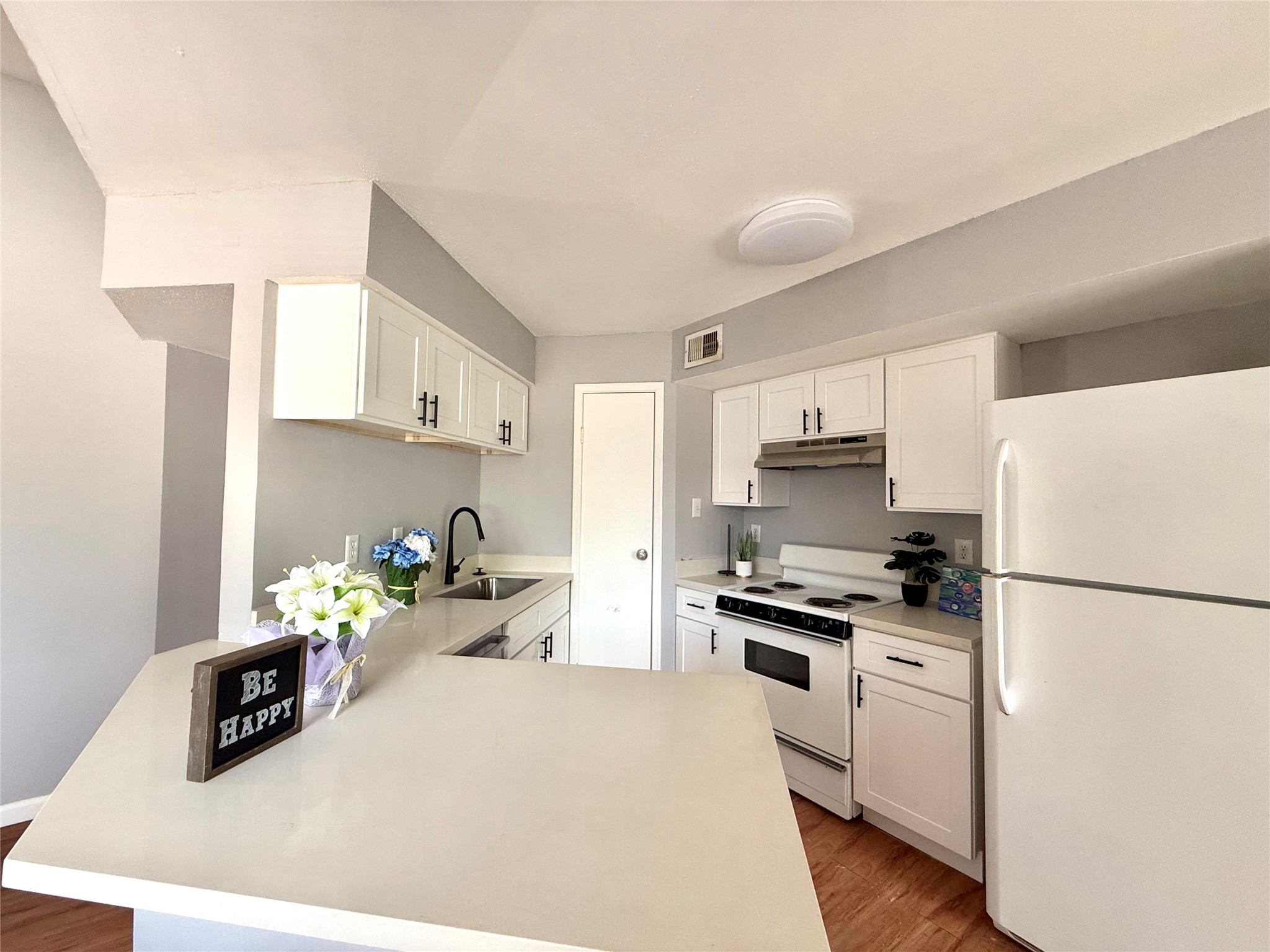 7200 W T C Jester Boulevard 3902 Property Photo 8