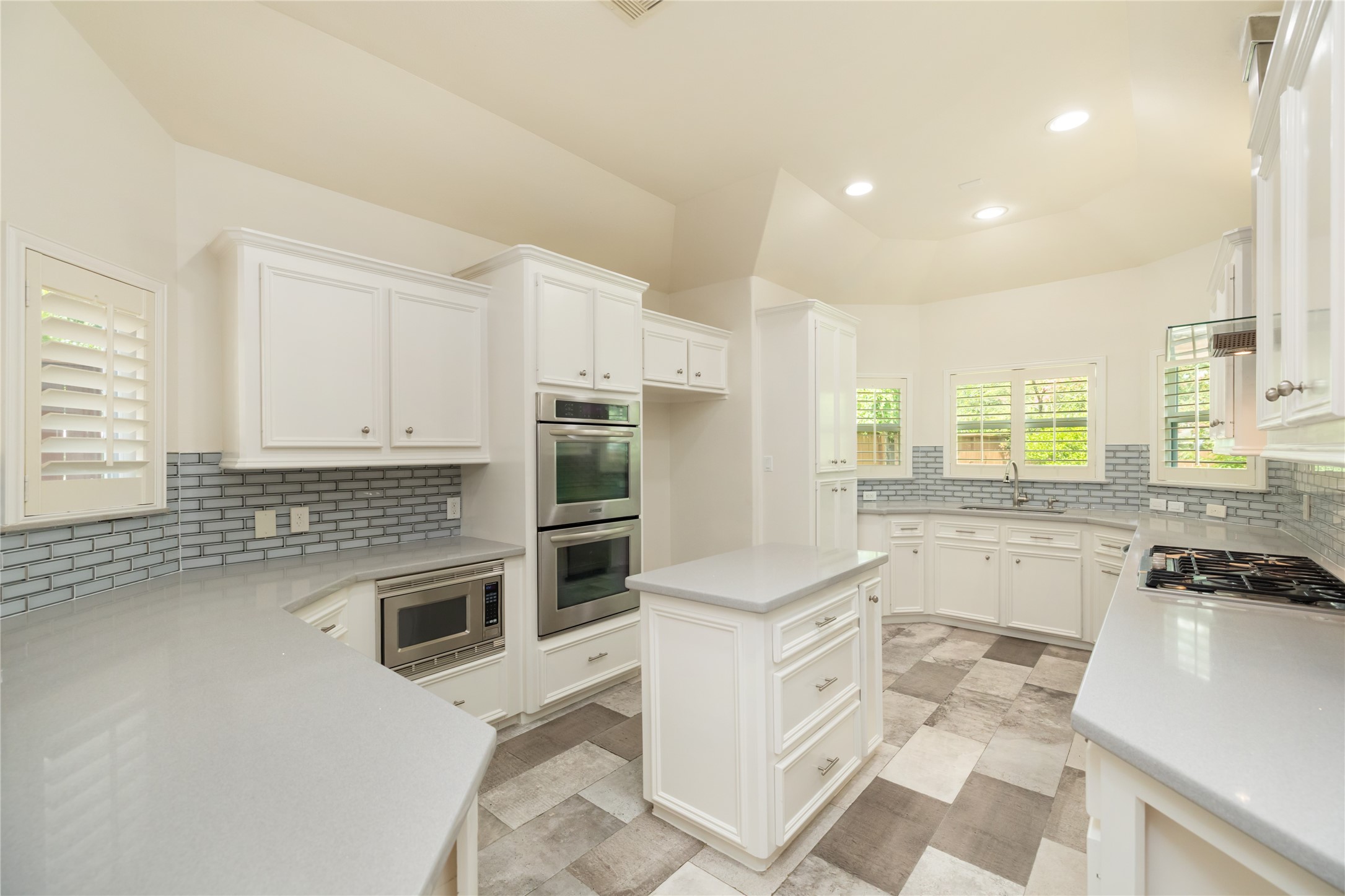 9406 Bevlyn Drive Property Photo 11