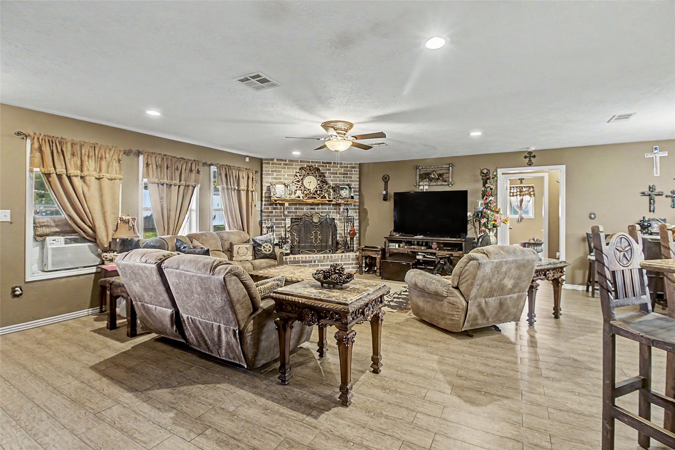 7523 State Highway 21 Property Photo 5