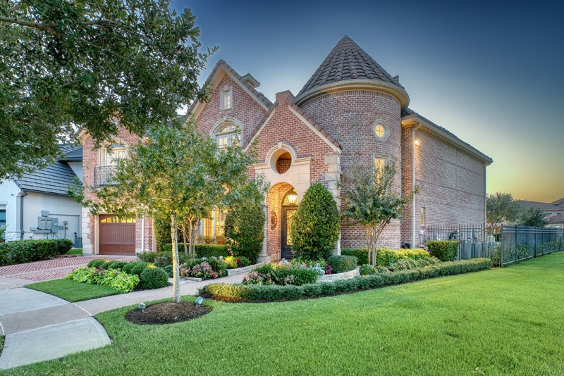1007 Wavecrest Court Property Photo 2