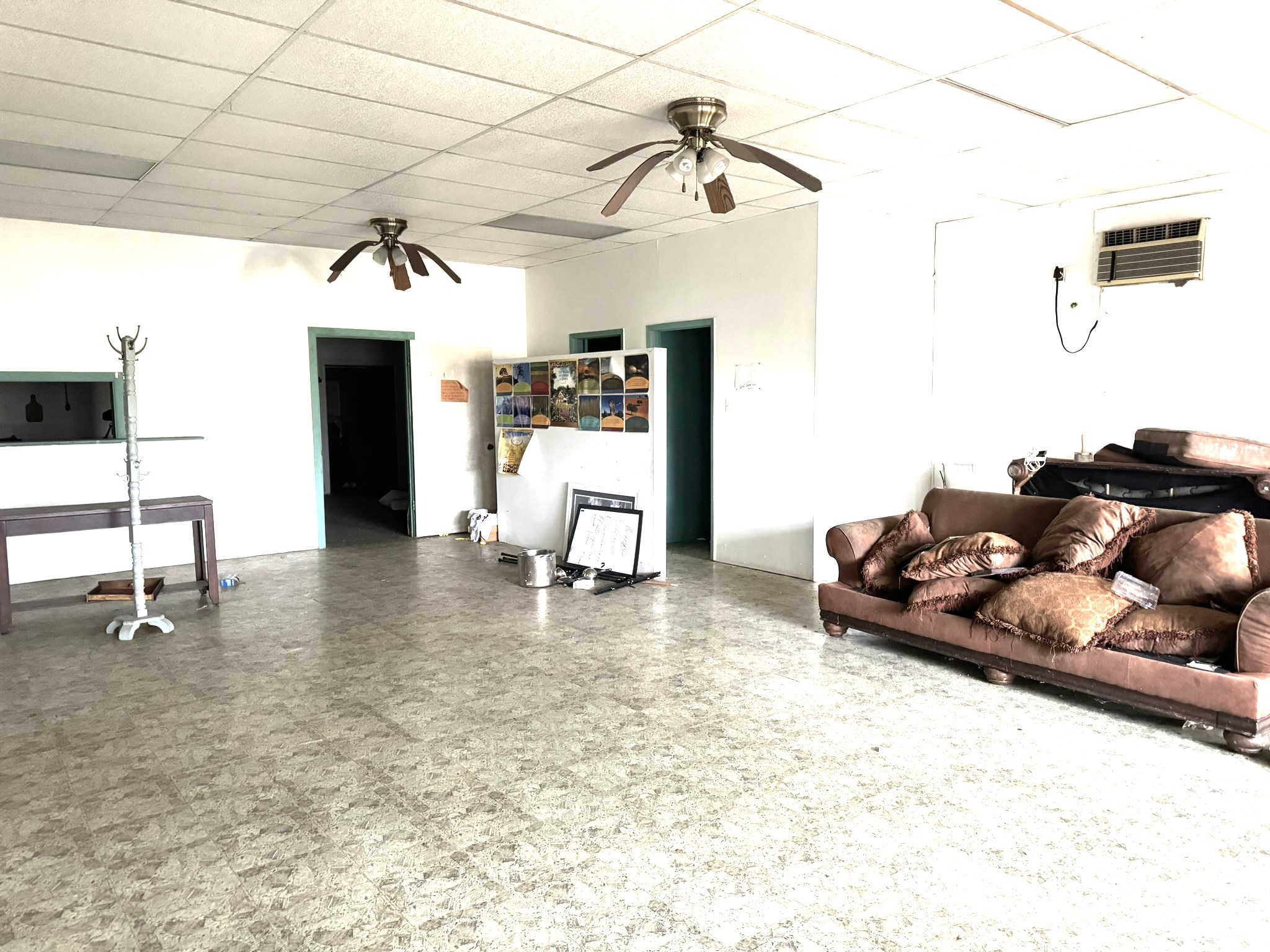 1103 Us Highway 59 N Property Photo 2