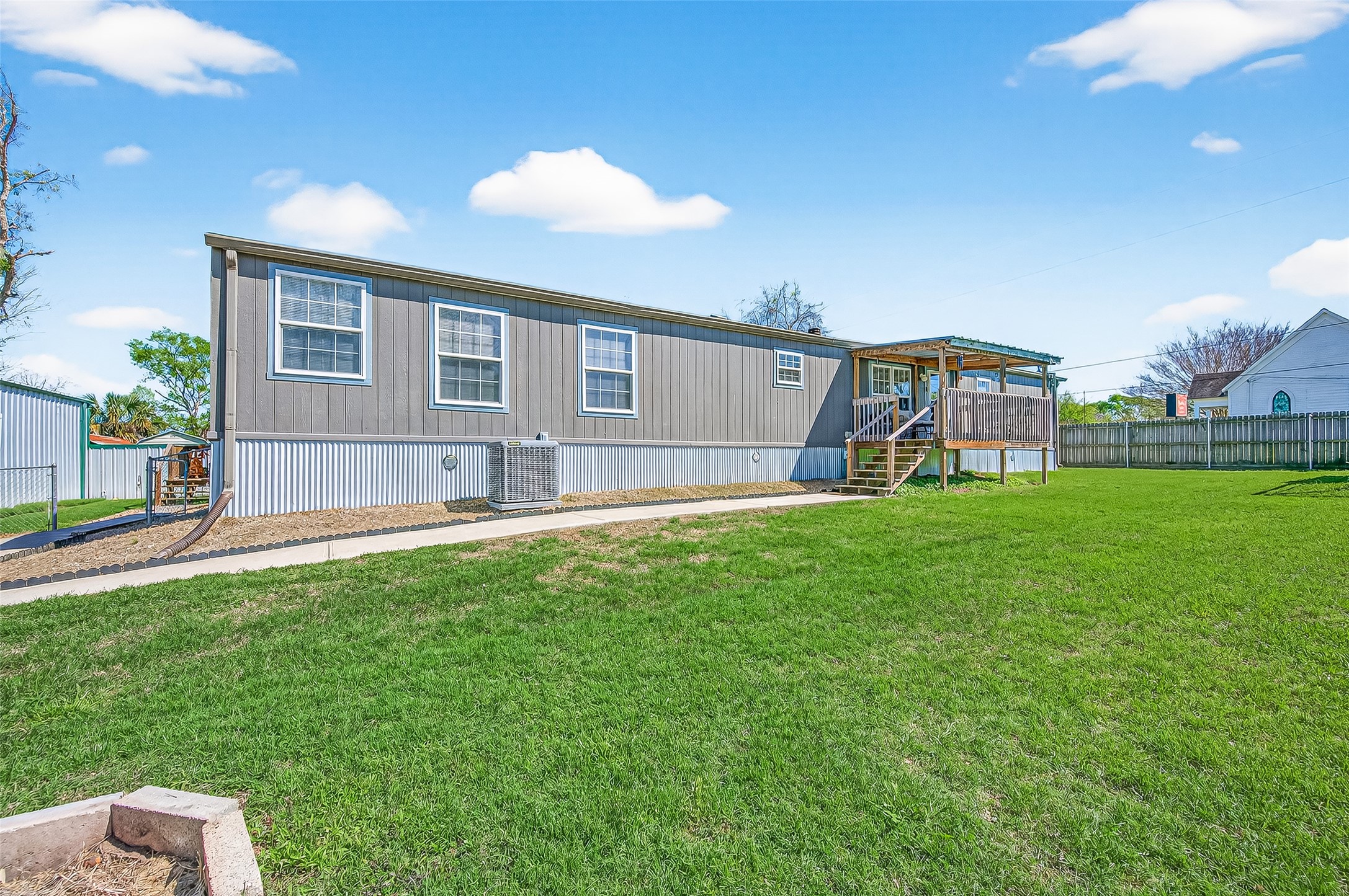 22218 Madison Street Property Photo 4