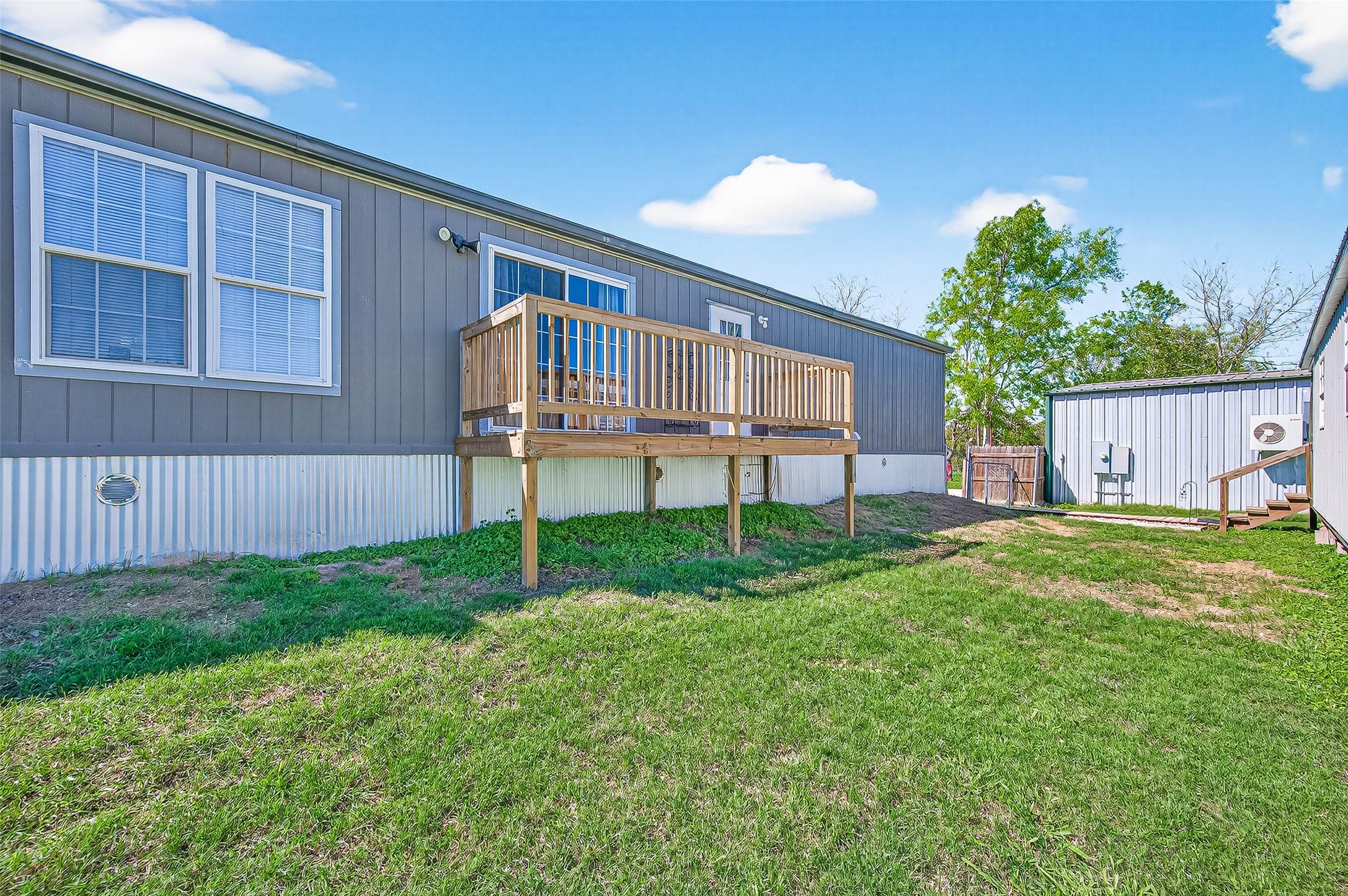 22218 Madison Street Property Photo 9