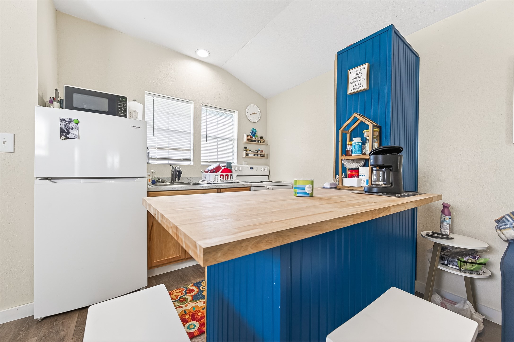 22218 Madison Street Property Photo 16